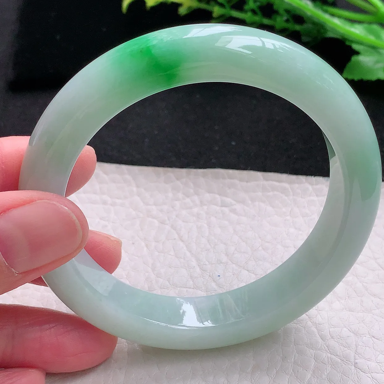 hy自然光58*12.6*9.3平安镯天然缅甸翡翠飘阳绿厚装正圈宽边玉镯子