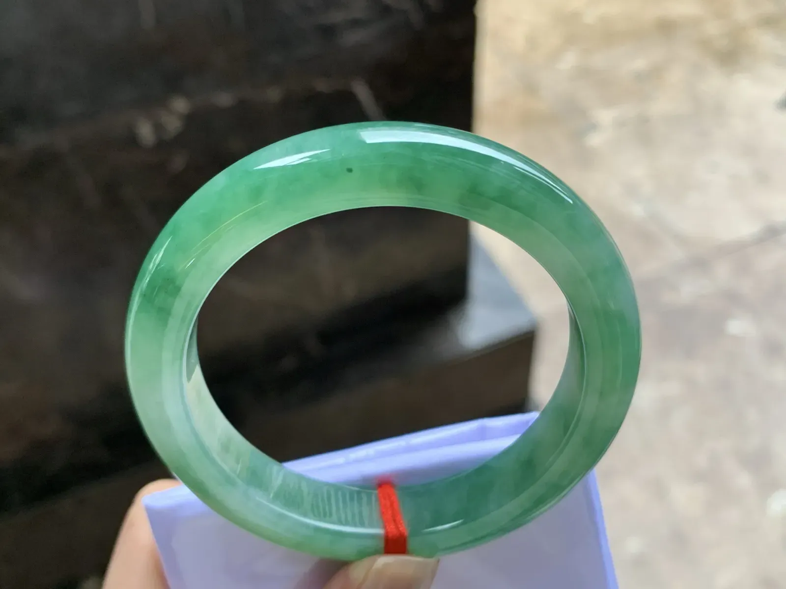 56.5-11.7-9.2

浓绿色手镯^_^鲜艳