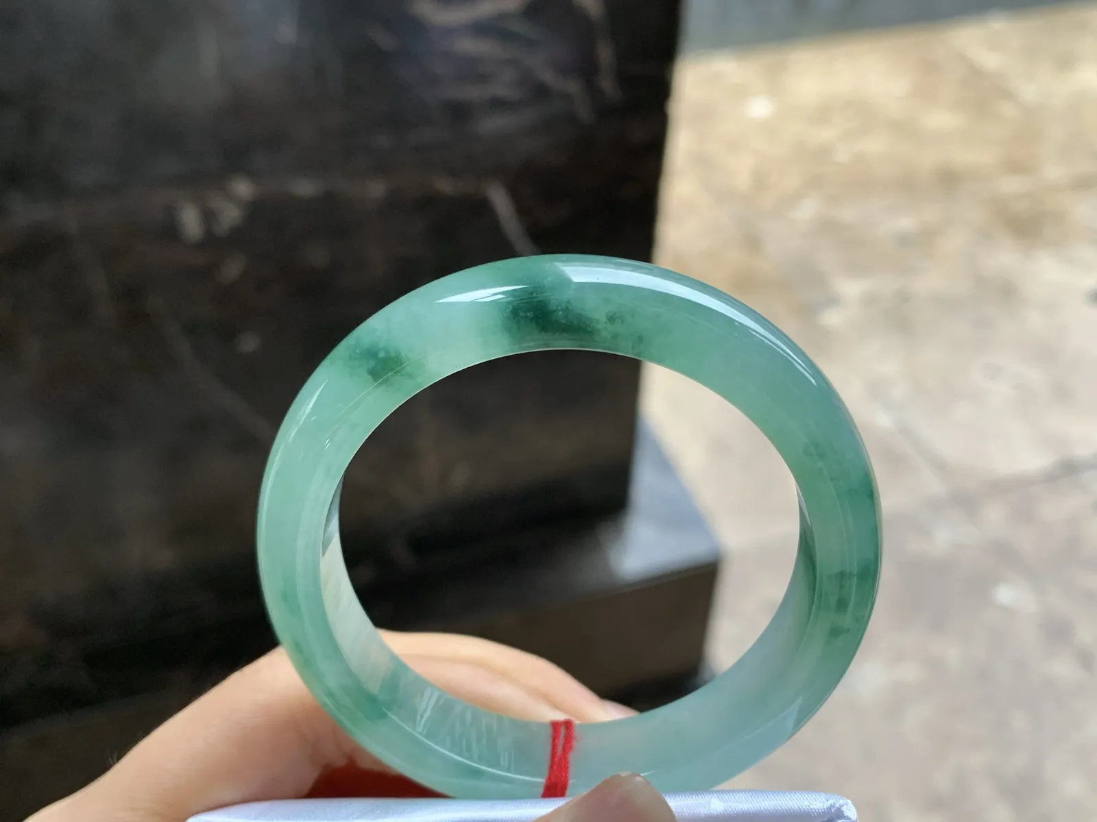 54-12.4–8.1

飘花手镯^_^玉质温润