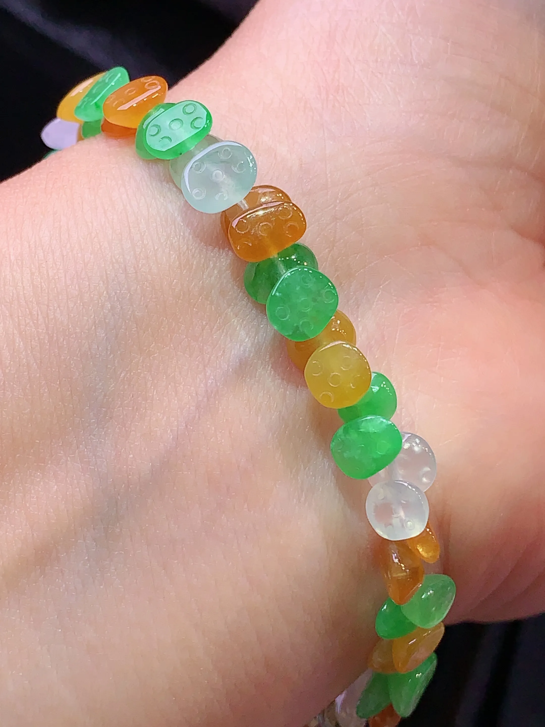 多彩蛋面手链 玉质细腻 色泽清新艳丽 整体尺寸7*5*2.5