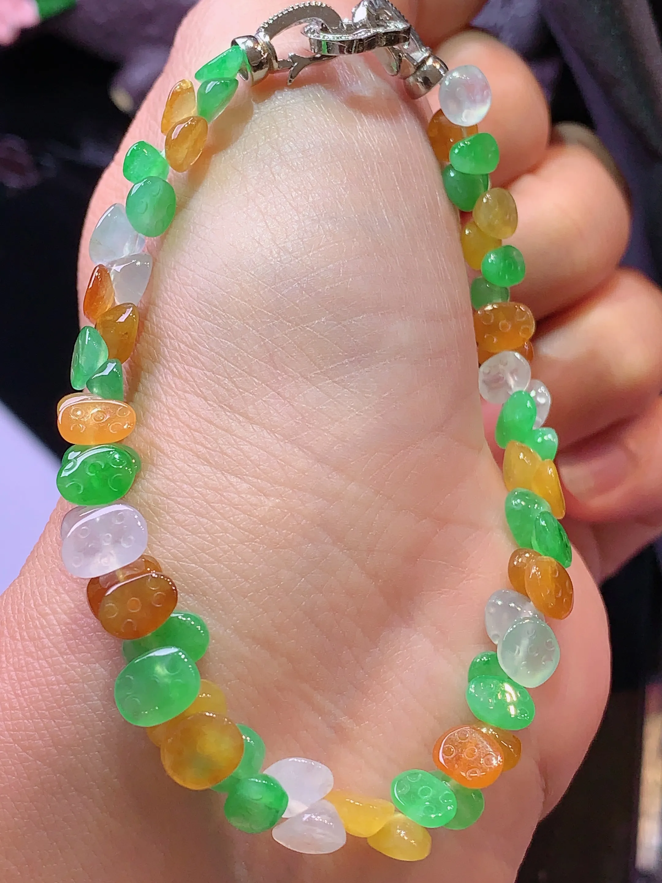 多彩蛋面手链 玉质细腻 色泽清新艳丽 整体尺寸7*5*2.5