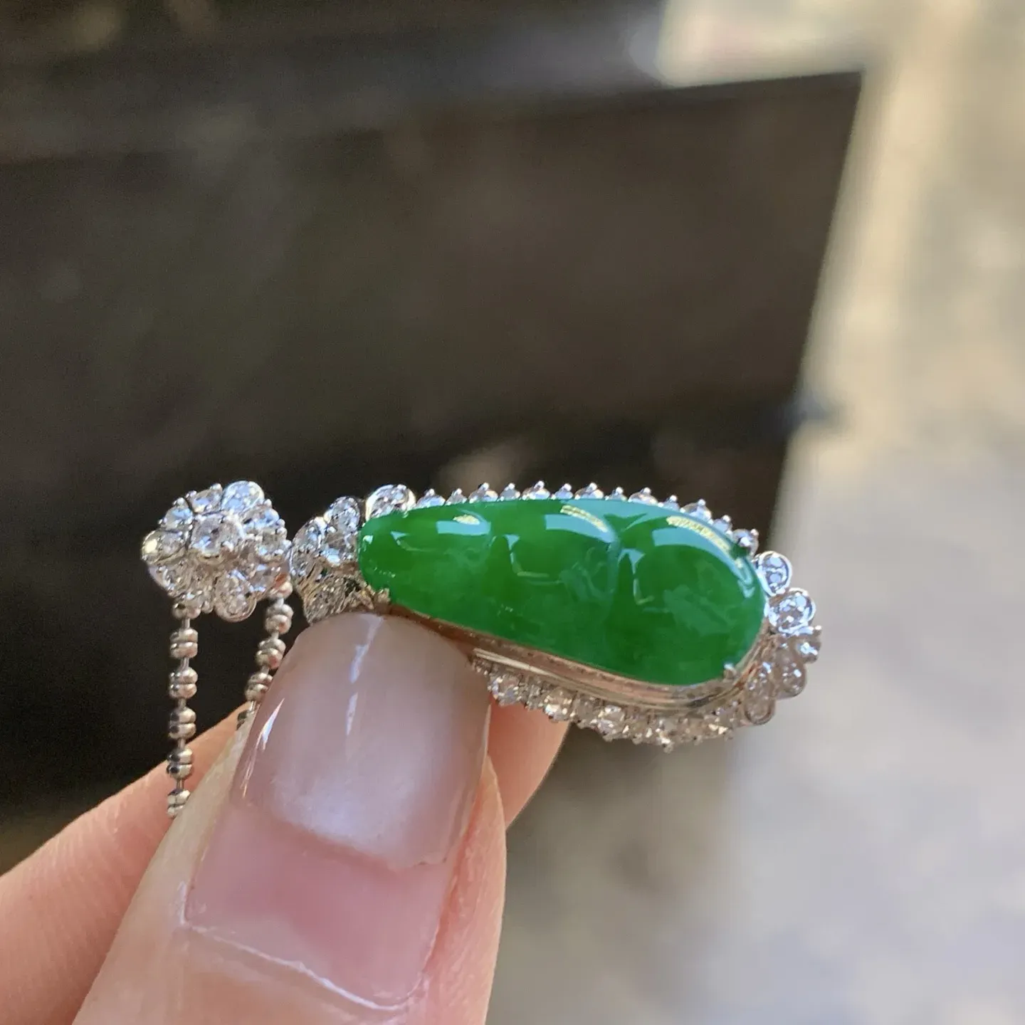 金钻镶嵌辣绿色豆子^_^鲜艳