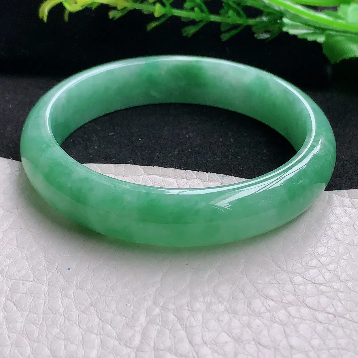 xh自然光57.5*12.8*7平安镯 天然缅甸翡翠冰胶满绿宽边玉镯子