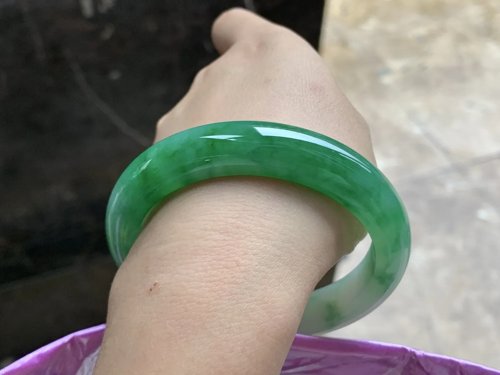 59-12.3-8.9

辣绿色手镯^_^颜色浓郁 鲜艳