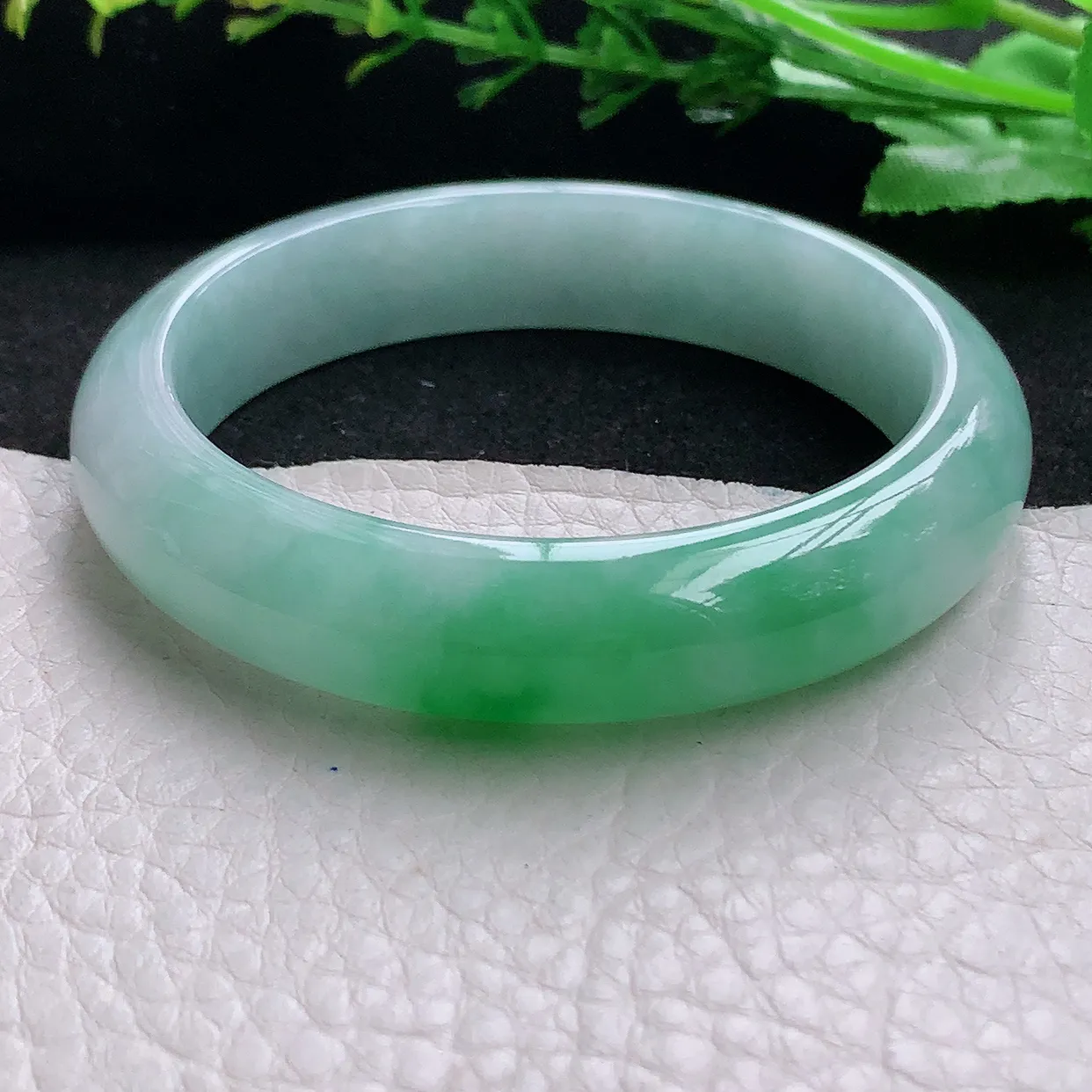 yh自然光53*12.3*7.5平安镯 天然缅甸翡翠飘绿水润飘阳绿宽边玉镯子