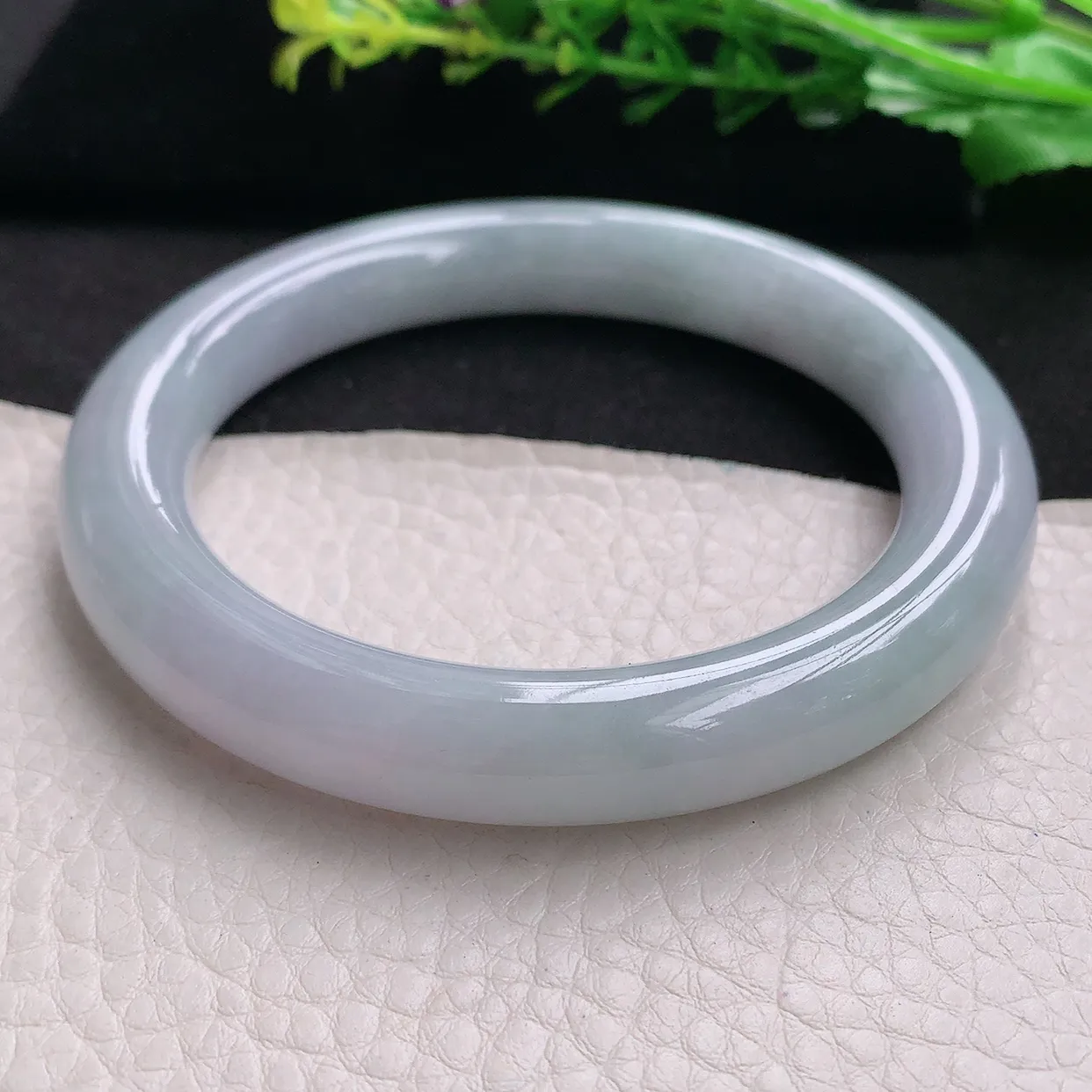 hh大圈口62*11.2*11.2美人镯 天然缅甸翡翠白月光大气圆条玉镯子