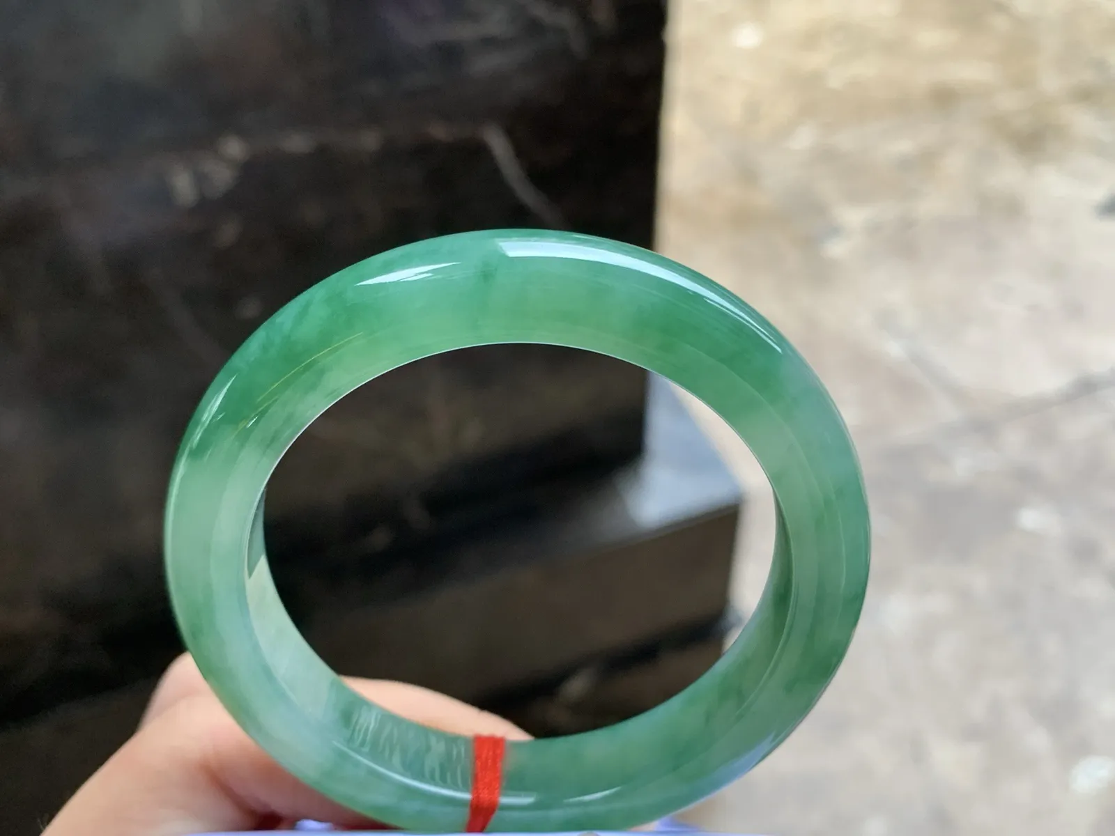 56.5-11.7-9.2

浓绿色手镯^_^鲜艳