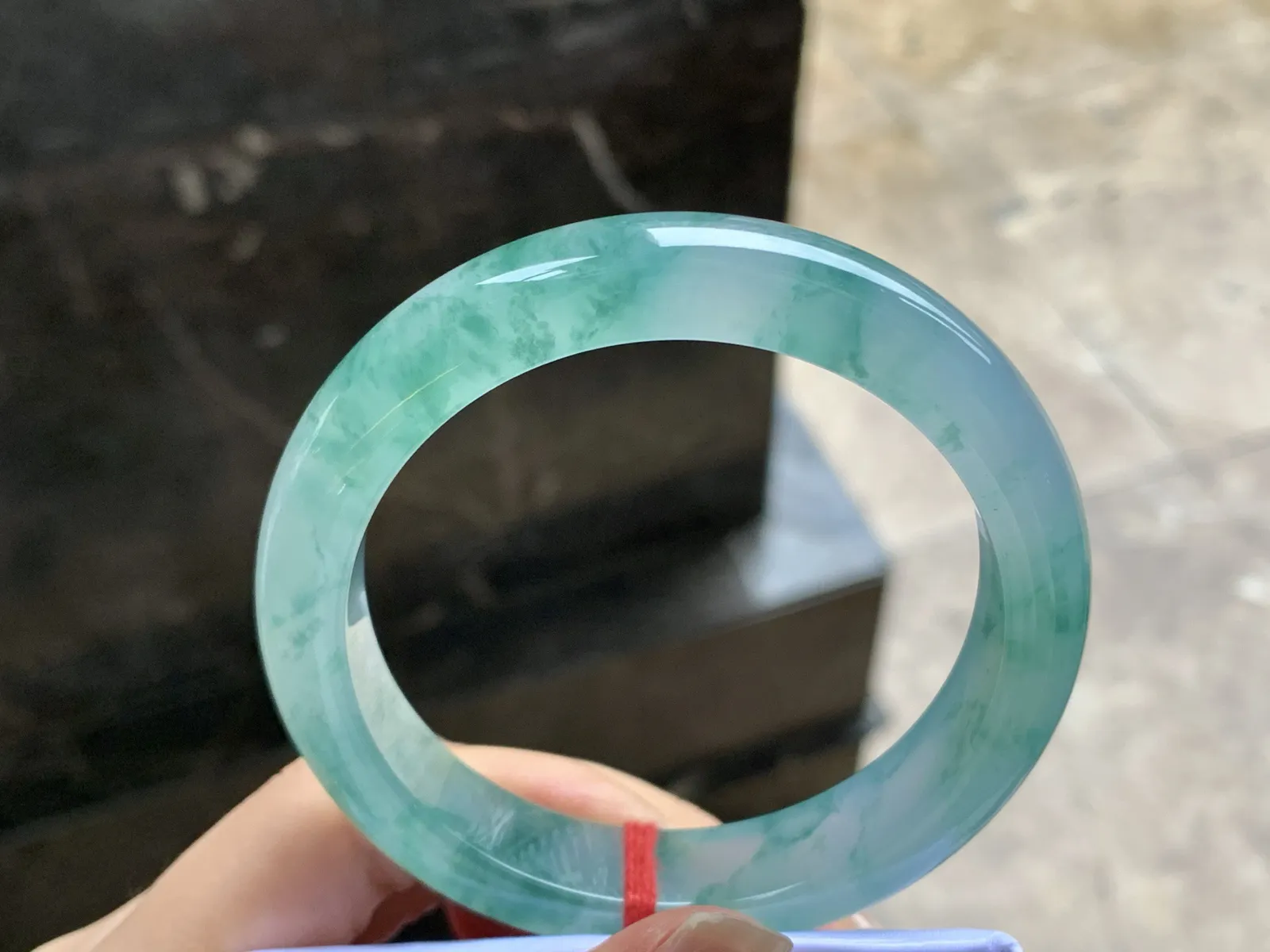 58-12.8-8.9

冰种飘花手镯^_^种水足 飘花灵韵