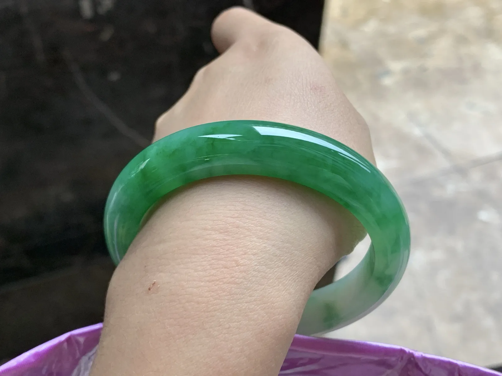 59-12.3-8.9

辣绿色手镯^_^颜色浓郁 鲜艳