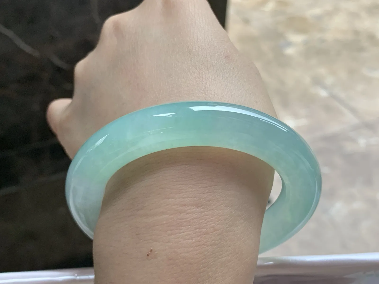 56-12

冰晴绿圆条手镯^_^冰透