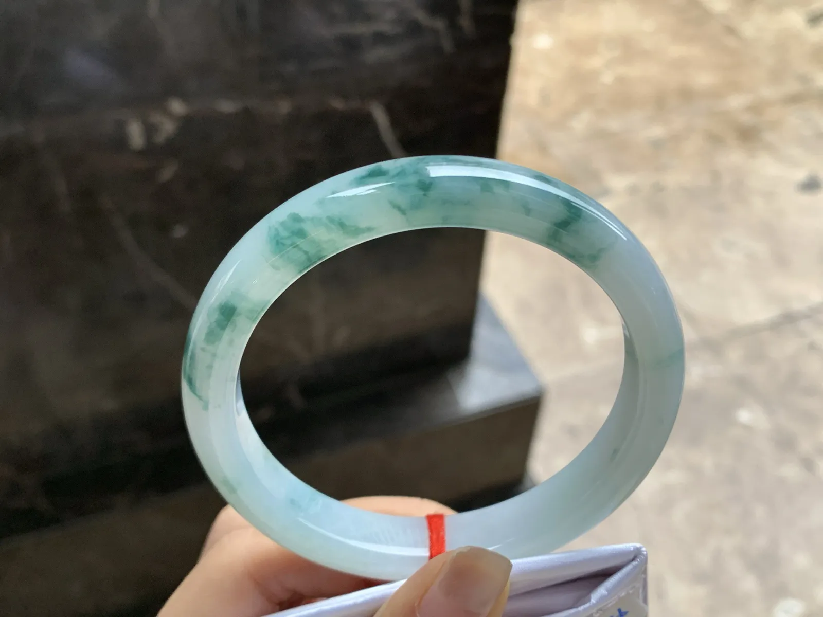 63.5-12.3-8.6

蓝花大圈手镯^_^飘花浓郁