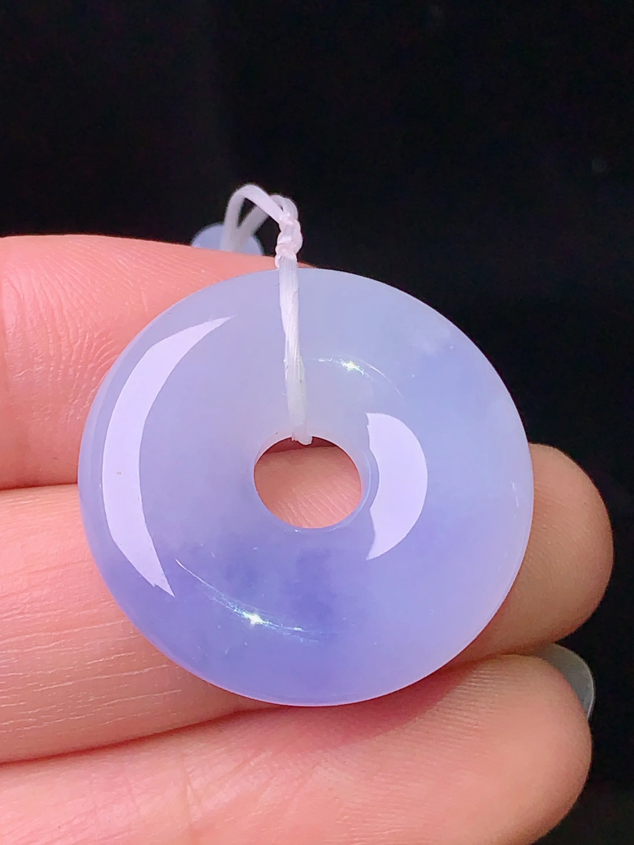 紫罗兰平安环吊坠 玉质细腻 色泽清新艳丽 整体尺寸25.2*5.7