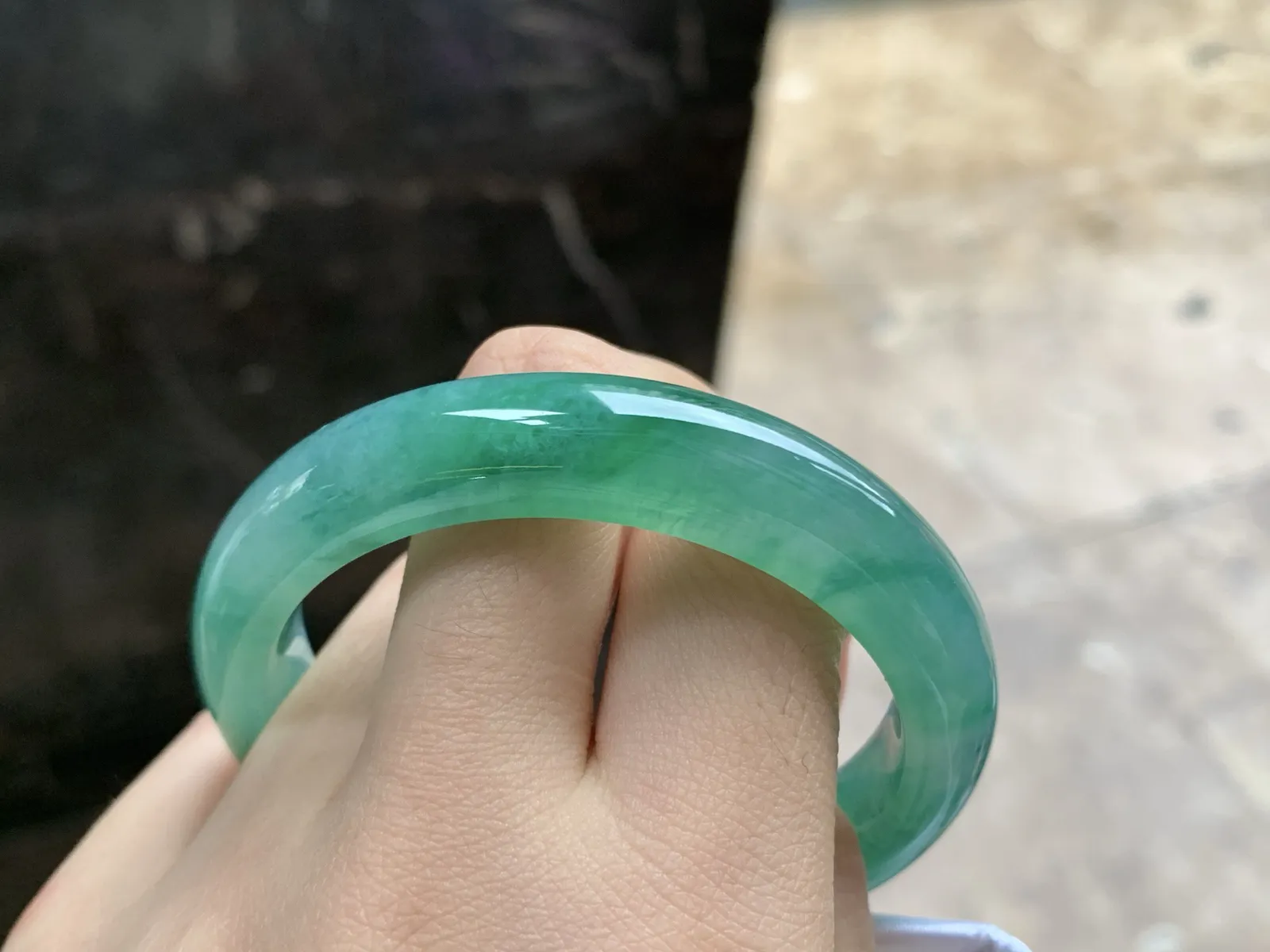 51-11.3-7.8

冰油绿手镯^_^鲜艳 油润