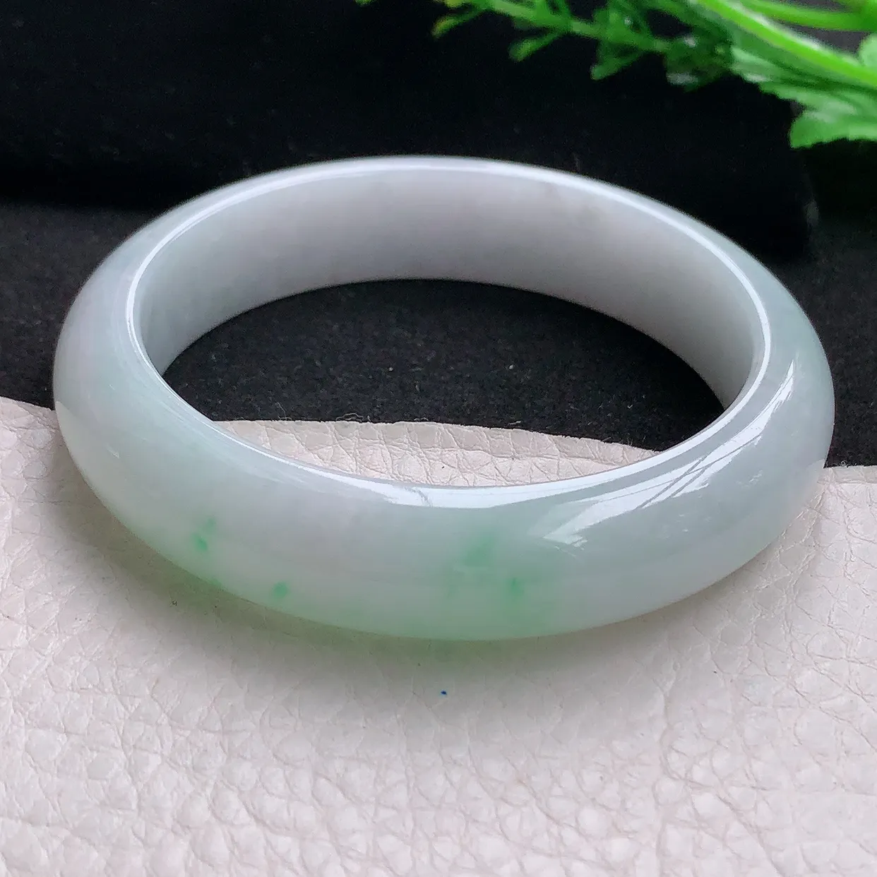 ll自然光58.5*13.8*8.2平安镯 天然缅甸翡翠a 货飘绿宽边玉镯子 玉手环