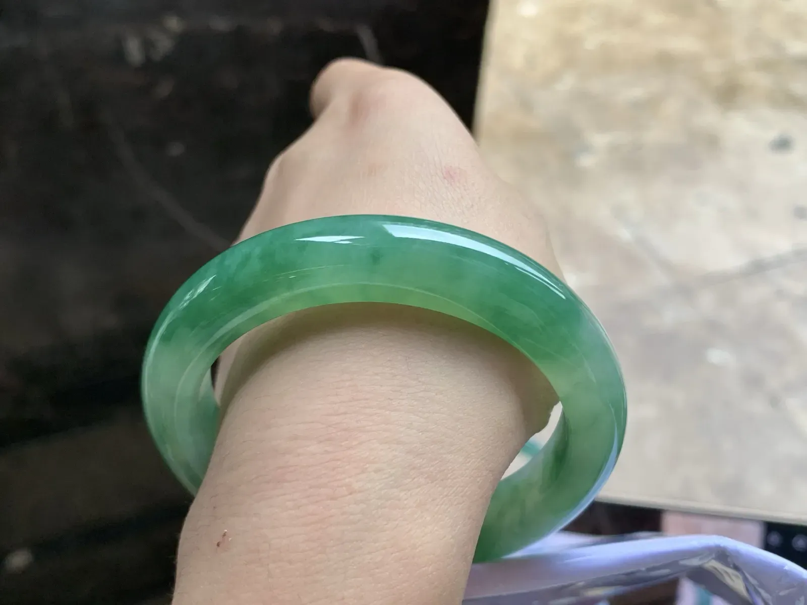 56.5-11.7-9.2

浓绿色手镯^_^鲜艳