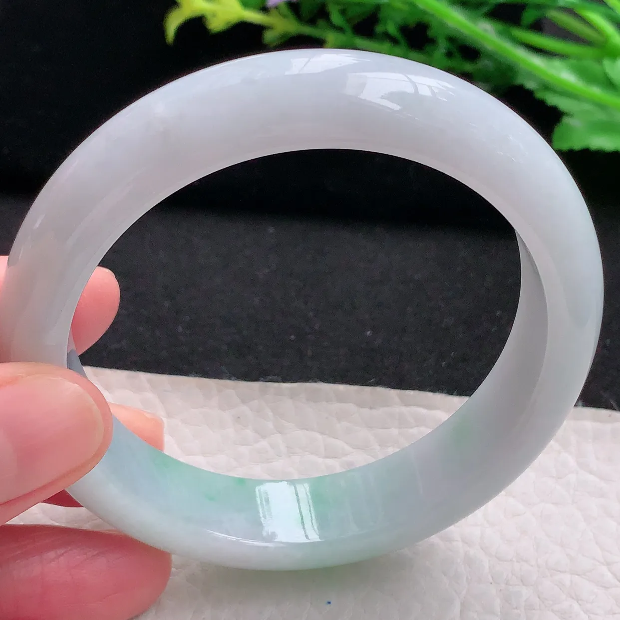 ll自然光58.5*13.8*8.2平安镯 天然缅甸翡翠a 货飘绿宽边玉镯子 玉手环