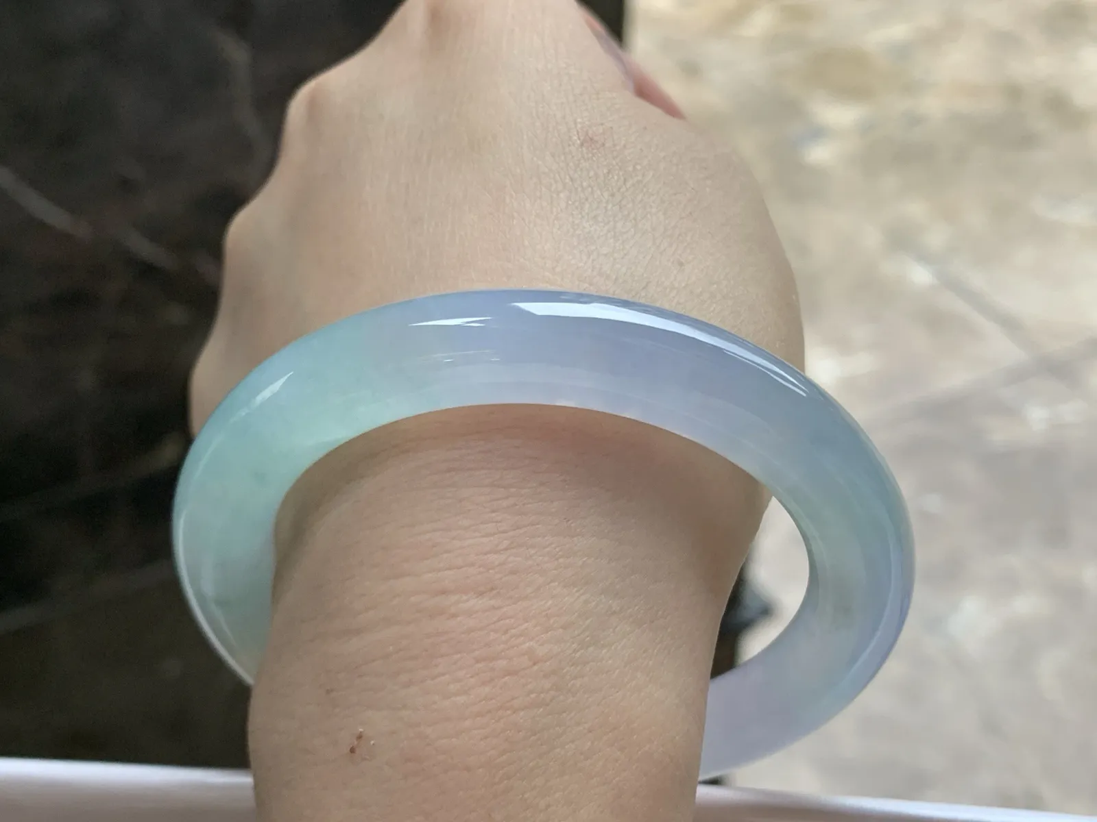 57-10.5

冰春彩圆条手镯^_^冰透荧光十足