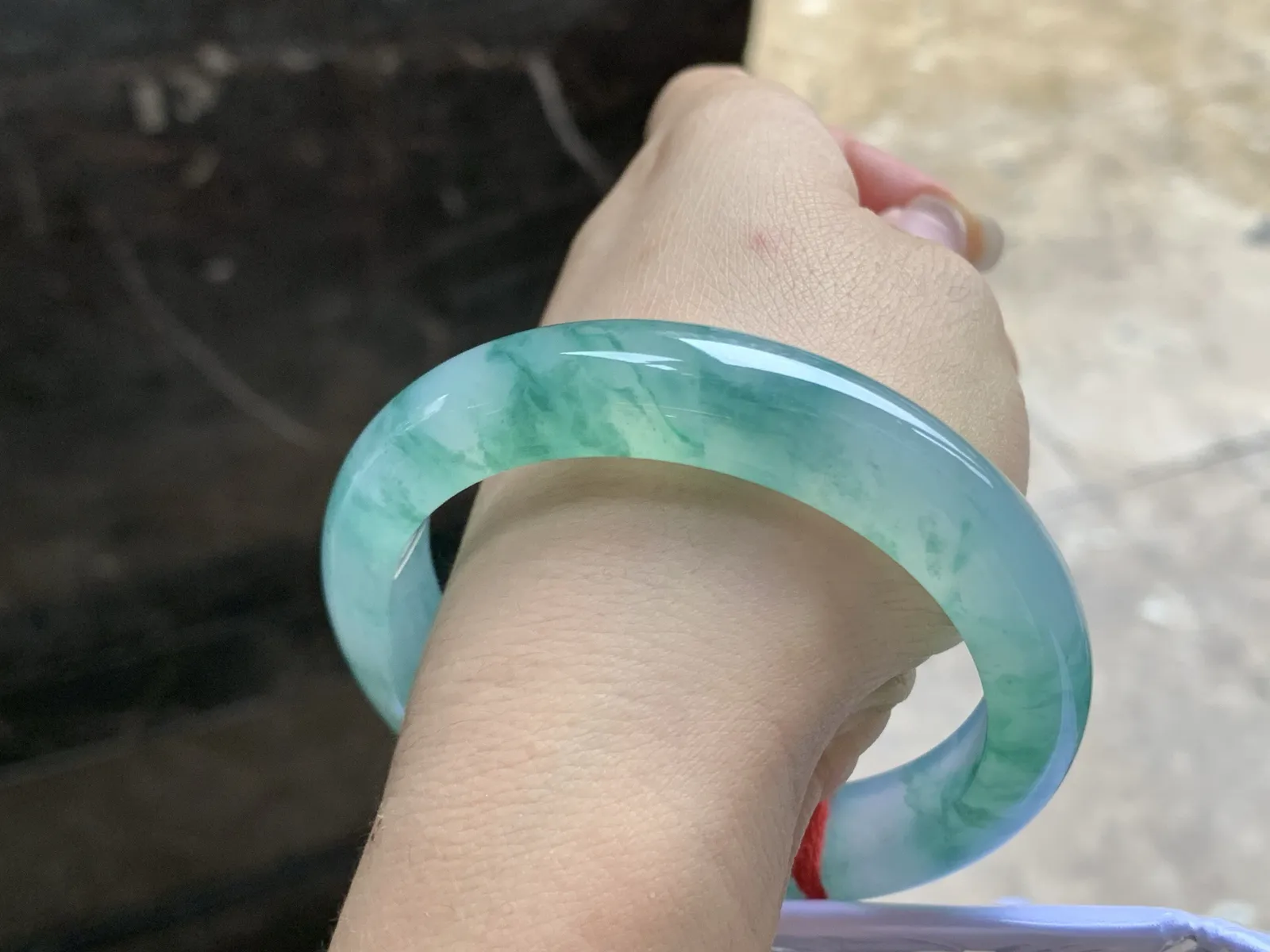 58-12.8-8.9

冰种飘花手镯^_^种水足 飘花灵韵