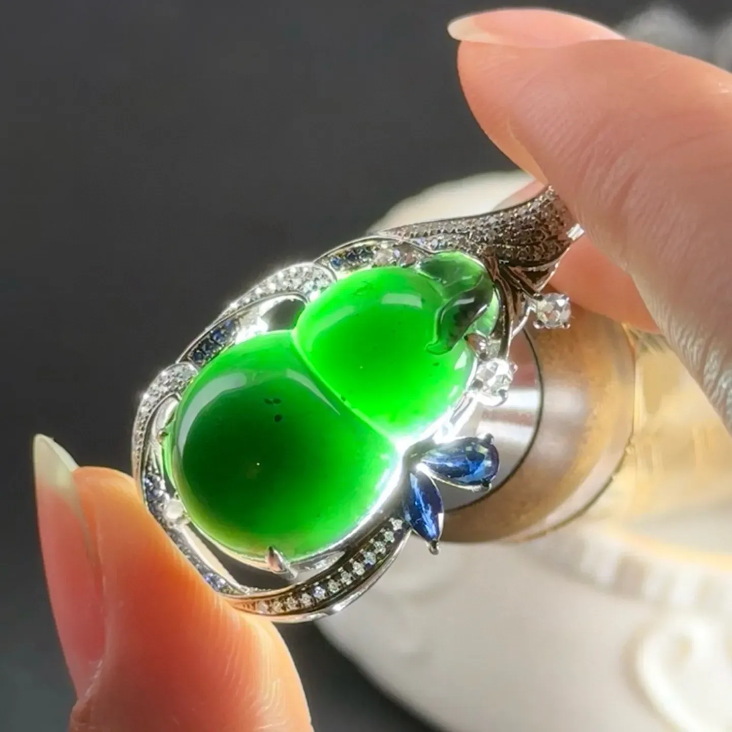 精品18k墨翠葫芦吊坠 种好色正 黑度极好 打灯通透 油性十足 尺寸35.5