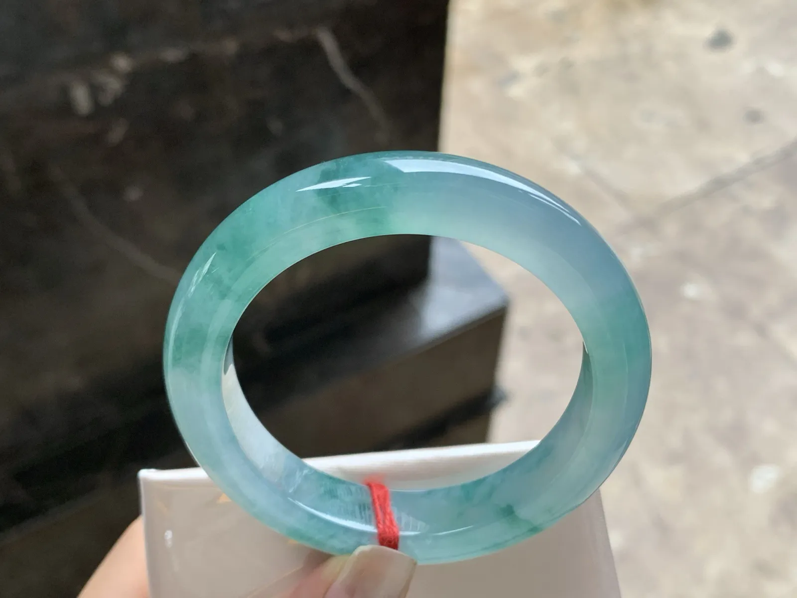 54-11.9-9.3

冰蓝花手镯^_^种水足