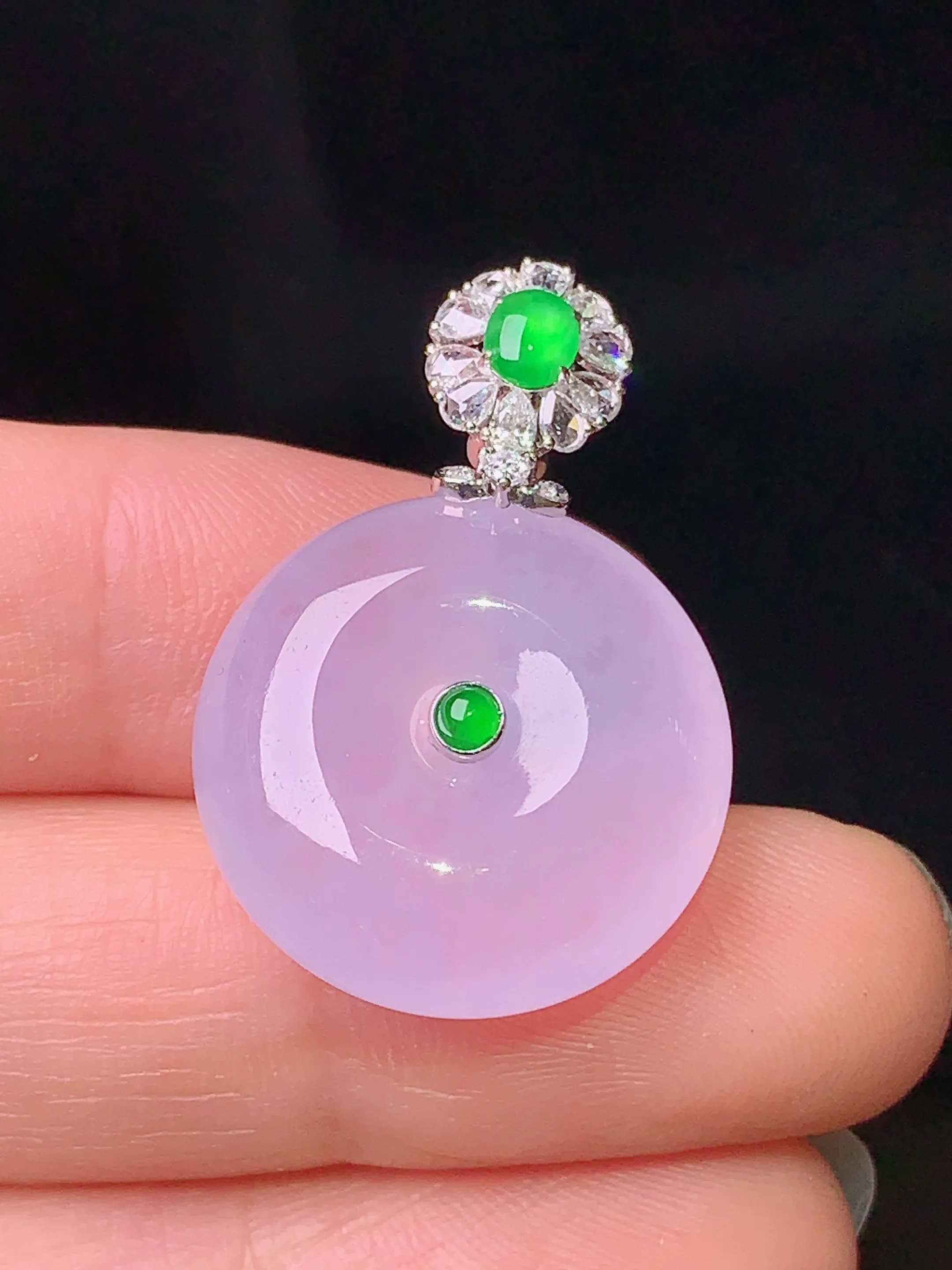 18k金钻镶嵌冰种平安扣吊坠 玉质细腻 色泽清新艳丽 整体尺寸29.5*19.8*7.8