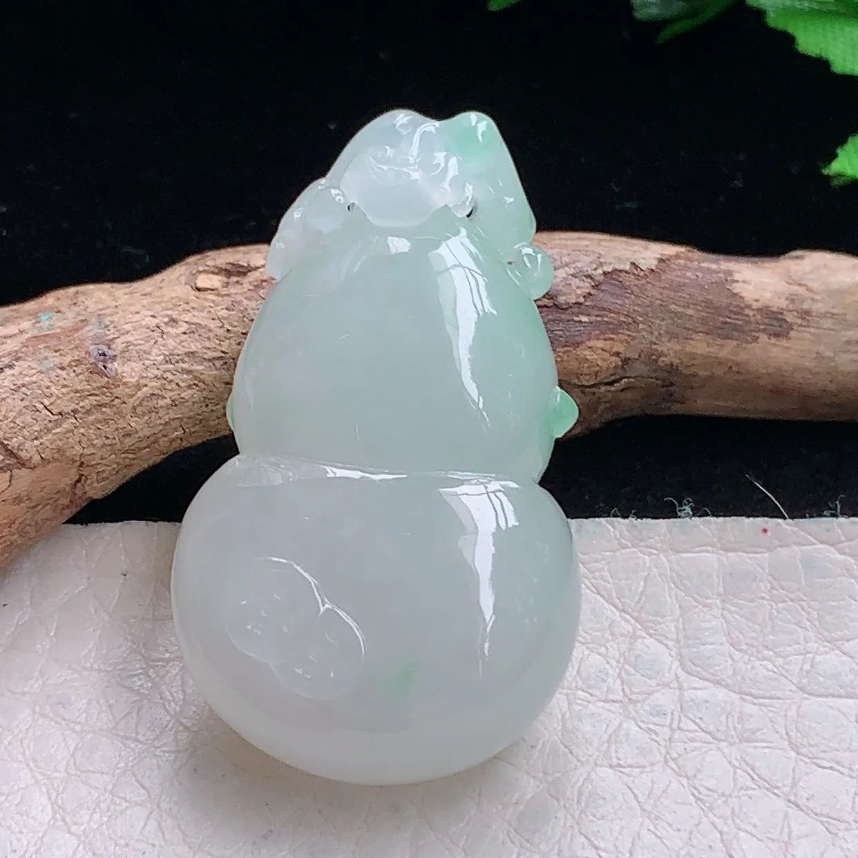 lz自然光37*21.8*10.7天然缅甸翡翠冰飘绿饱满葫芦玉吊坠 玉挂件