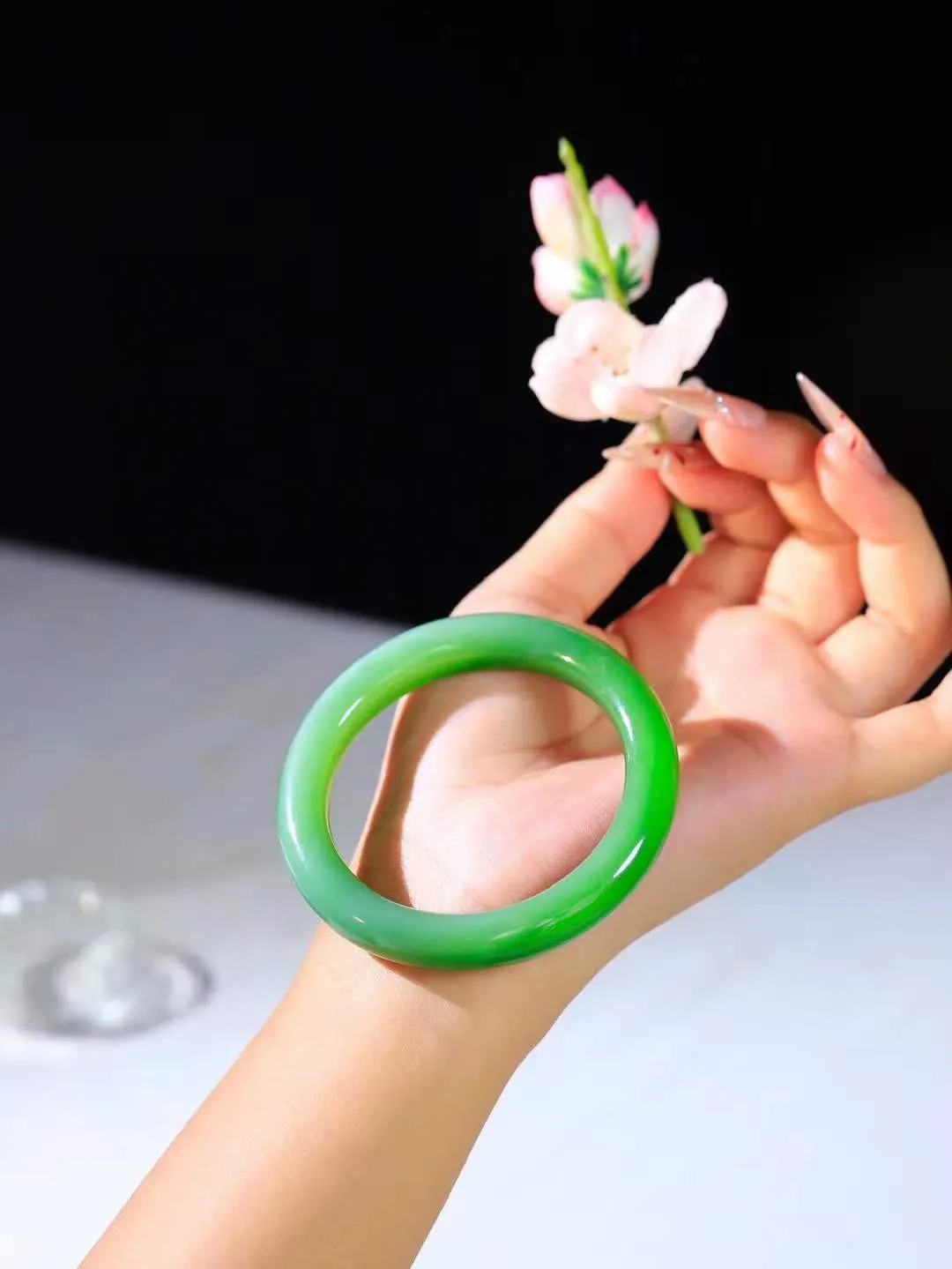 【温润如心.镯】

收藏级臻品️和田玉碧玉猫眼手镯，精选上等碧玉料，色泽清透，质地细腻。佩戴它，感