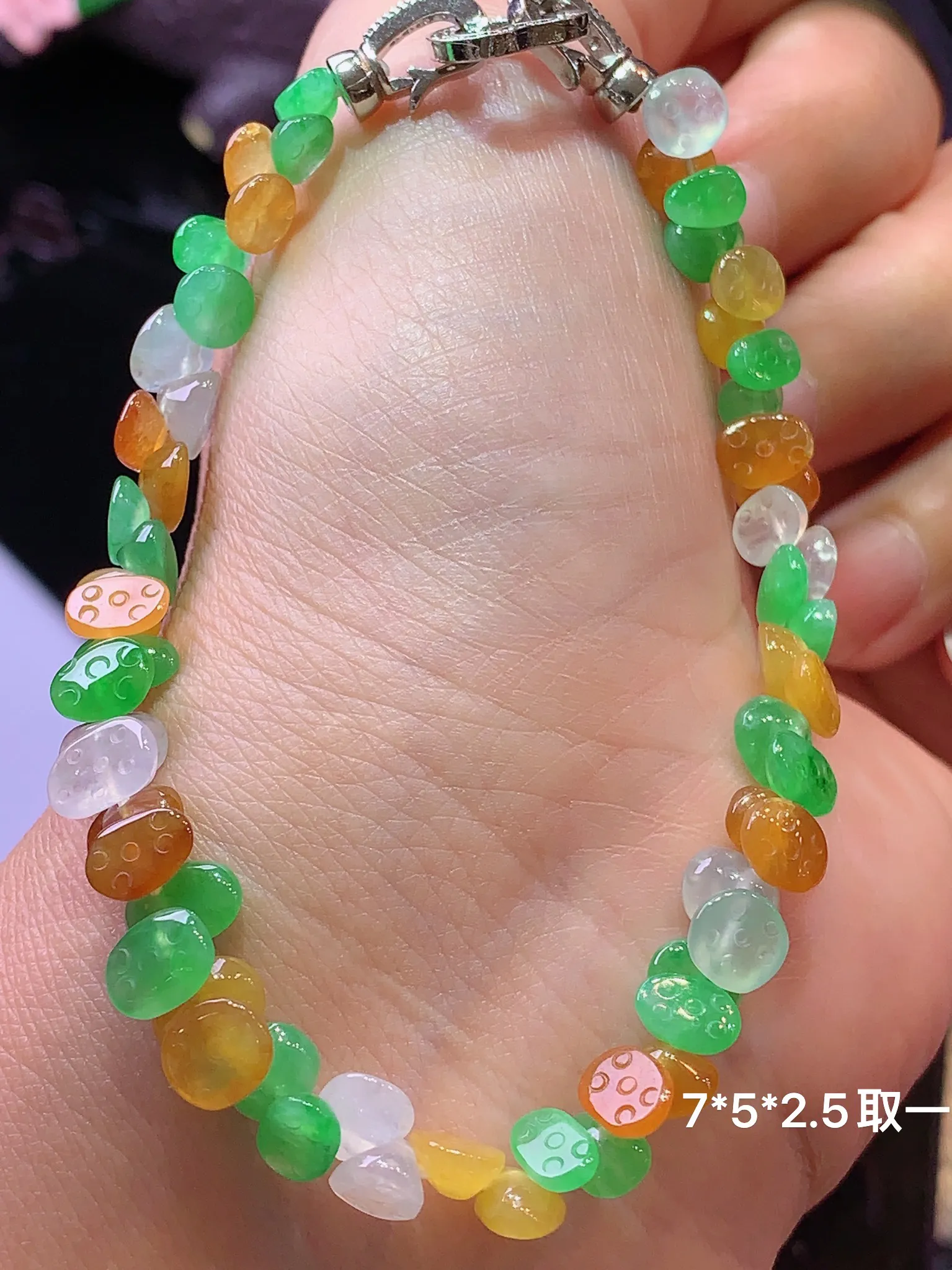 多彩蛋面手链 玉质细腻 色泽清新艳丽 整体尺寸7*5*2.5