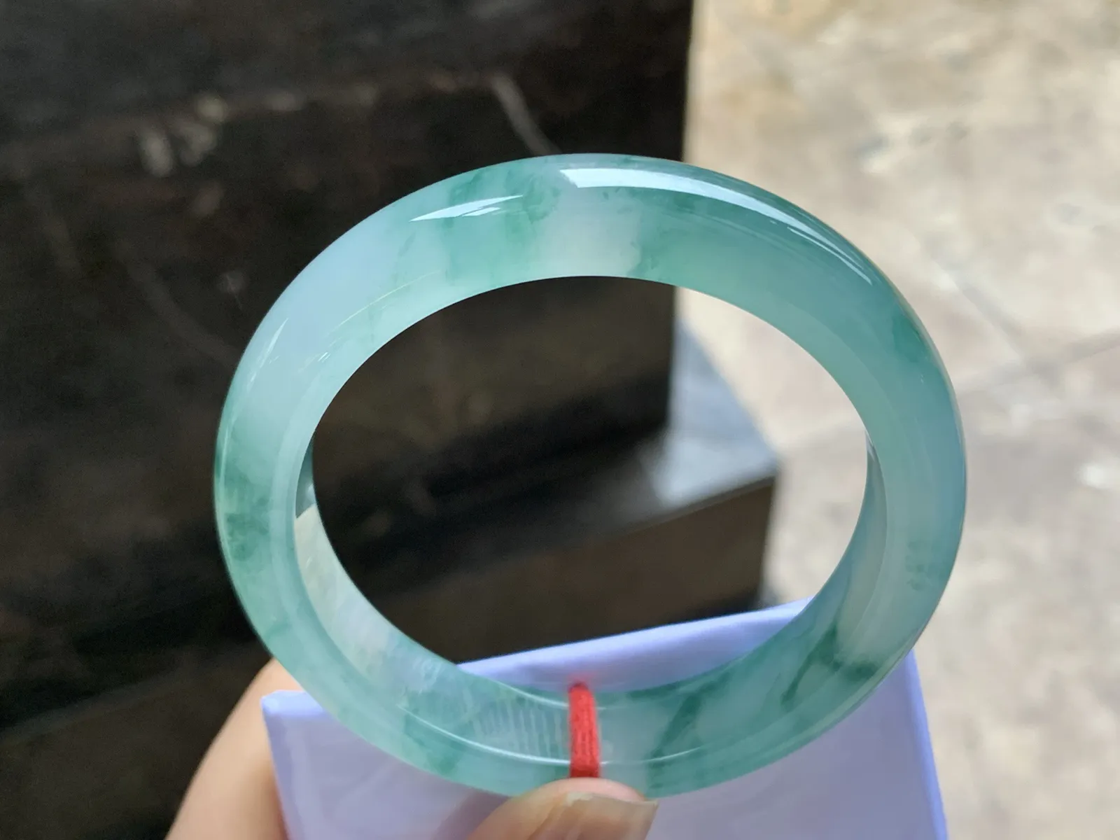 58-12.8-8.9

冰种飘花手镯^_^种水足 飘花灵韵