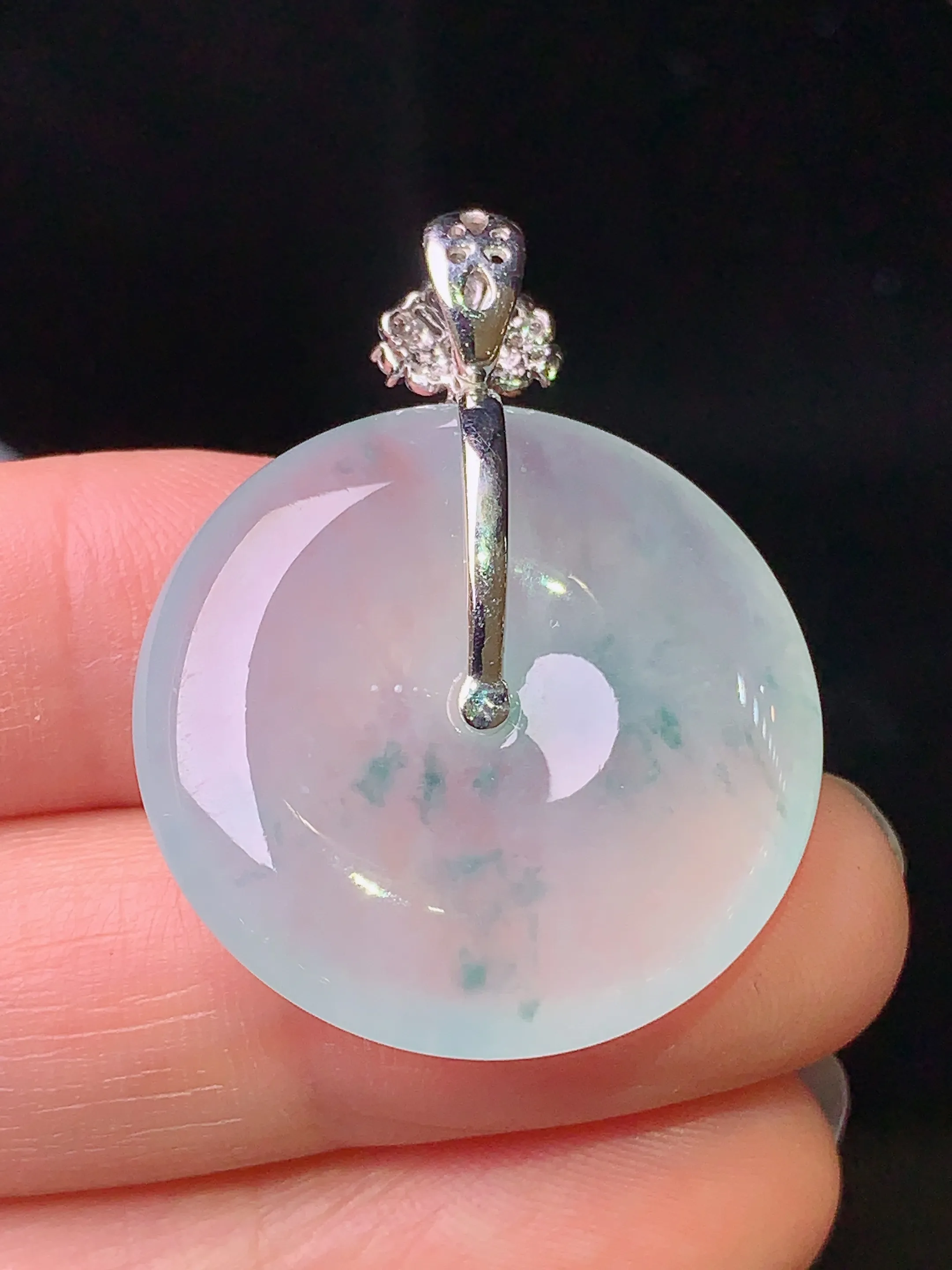 18k金钻镶嵌冰种平安扣吊坠 玉质细腻 色泽清新艳丽 整体尺寸34.5*26.5*5.6