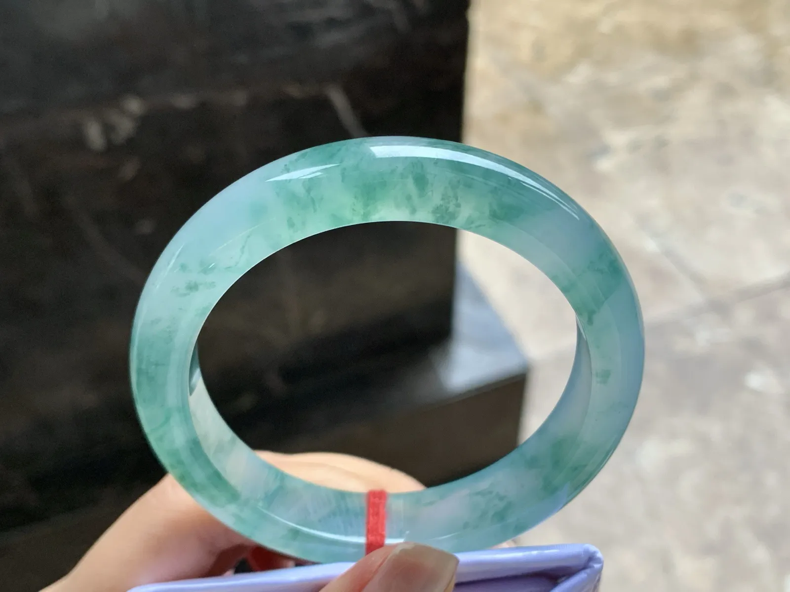 58-12.8-8.9

冰种飘花手镯^_^种水足 飘花灵韵