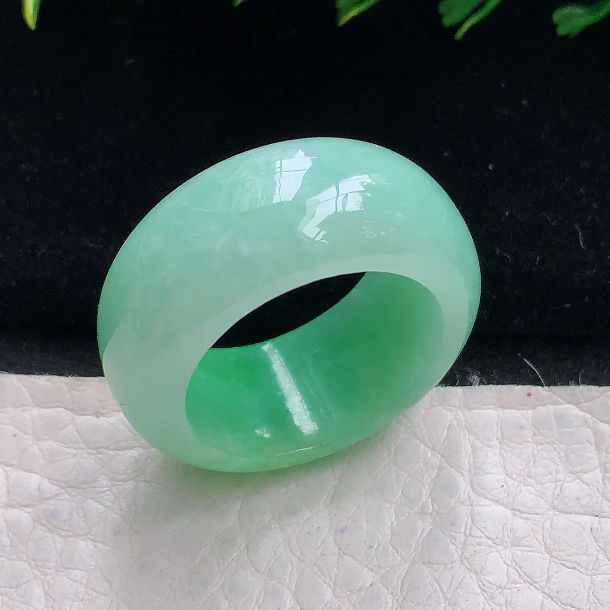 zzx自然光22.8*12*5轮胎指环 天然缅甸翡翠a 货22.8mm内径半山水招财扳指