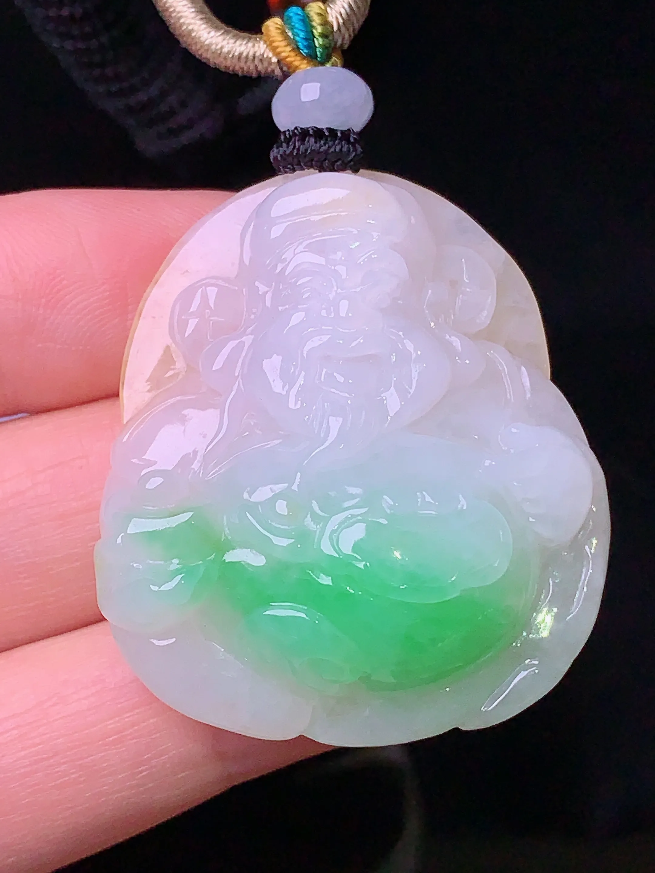 飘绿财神吊坠 玉质细腻 色泽清新艳丽 整体尺寸38*32.8*12.2