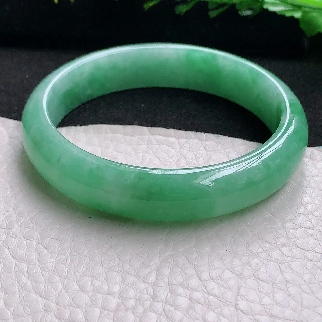 xh自然光57.5*12.8*7平安镯 天然缅甸翡翠冰胶满绿宽边玉镯子