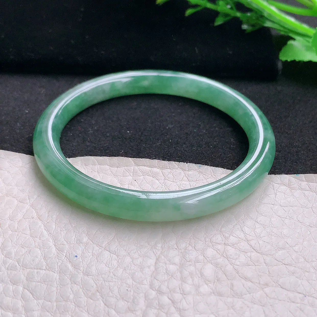 xh小圈口53*7叮当镯 天然缅甸翡翠a货手镯冰飘花秀气圆条玉镯子