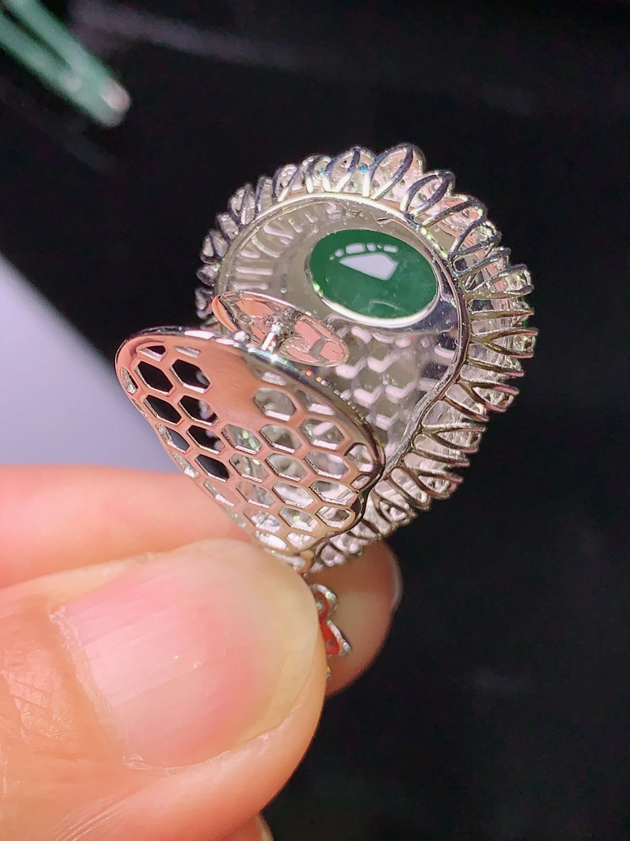 18k金钻镶嵌满绿葫芦吊坠 玉质细腻 色泽清新艳丽 整体尺寸32.8*20.2*14.5