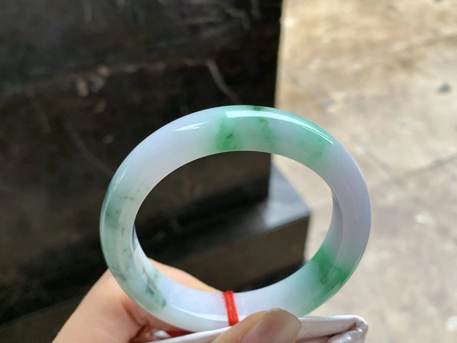 55-12.4-8.8

阳绿色手镯^_^玉质温润