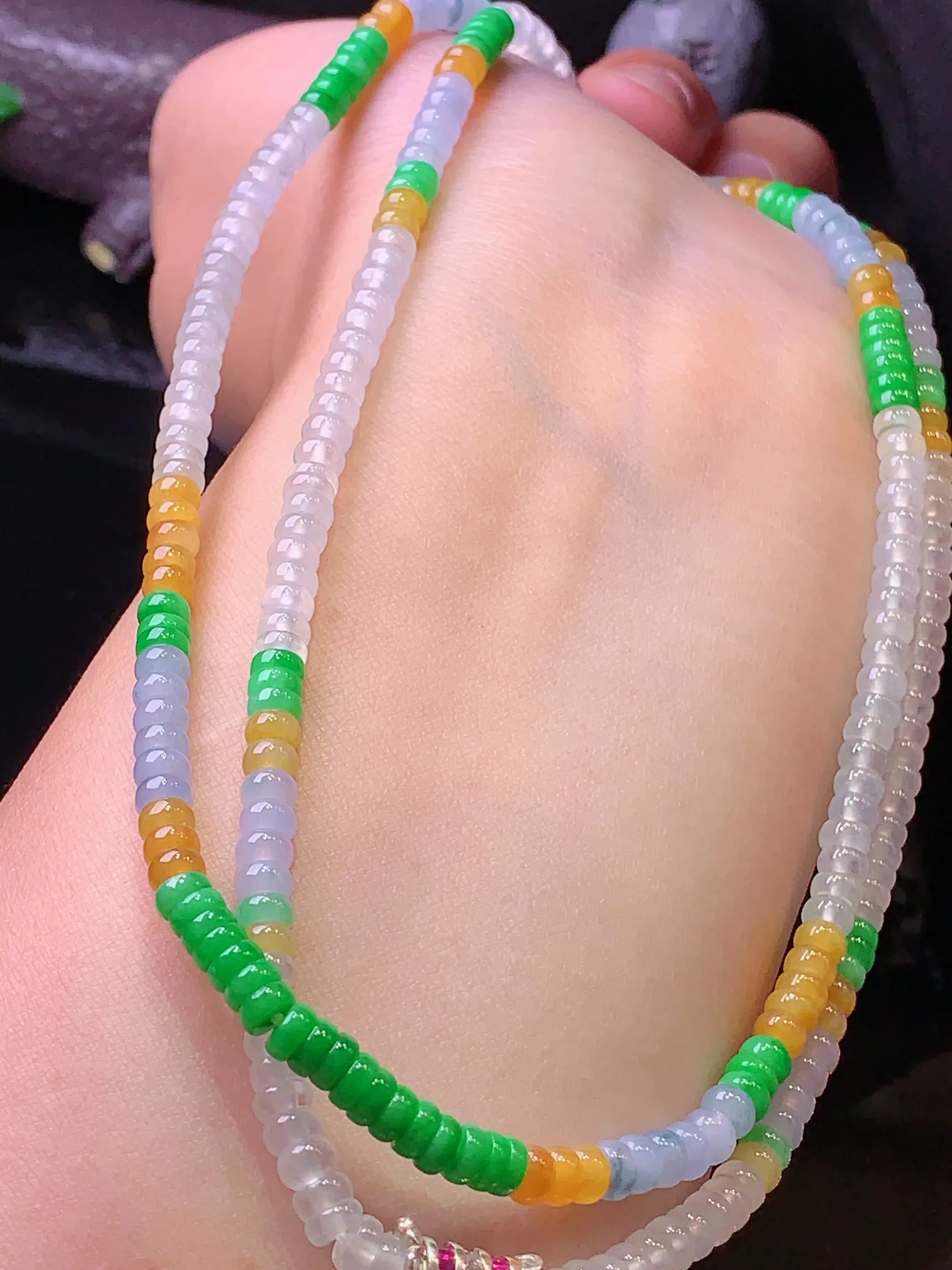 多彩算盘珠项链 玉质细腻 色泽清新艳丽 整体尺寸4*2.3