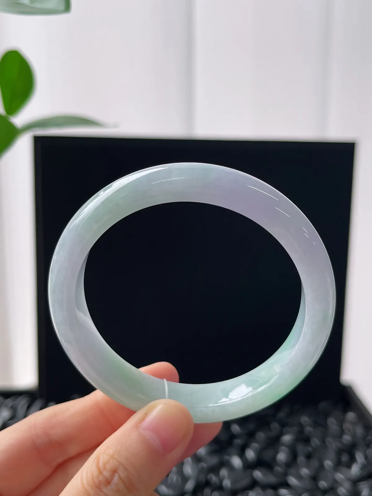 正圈56圈口，翡翠糯化种春带彩手镯