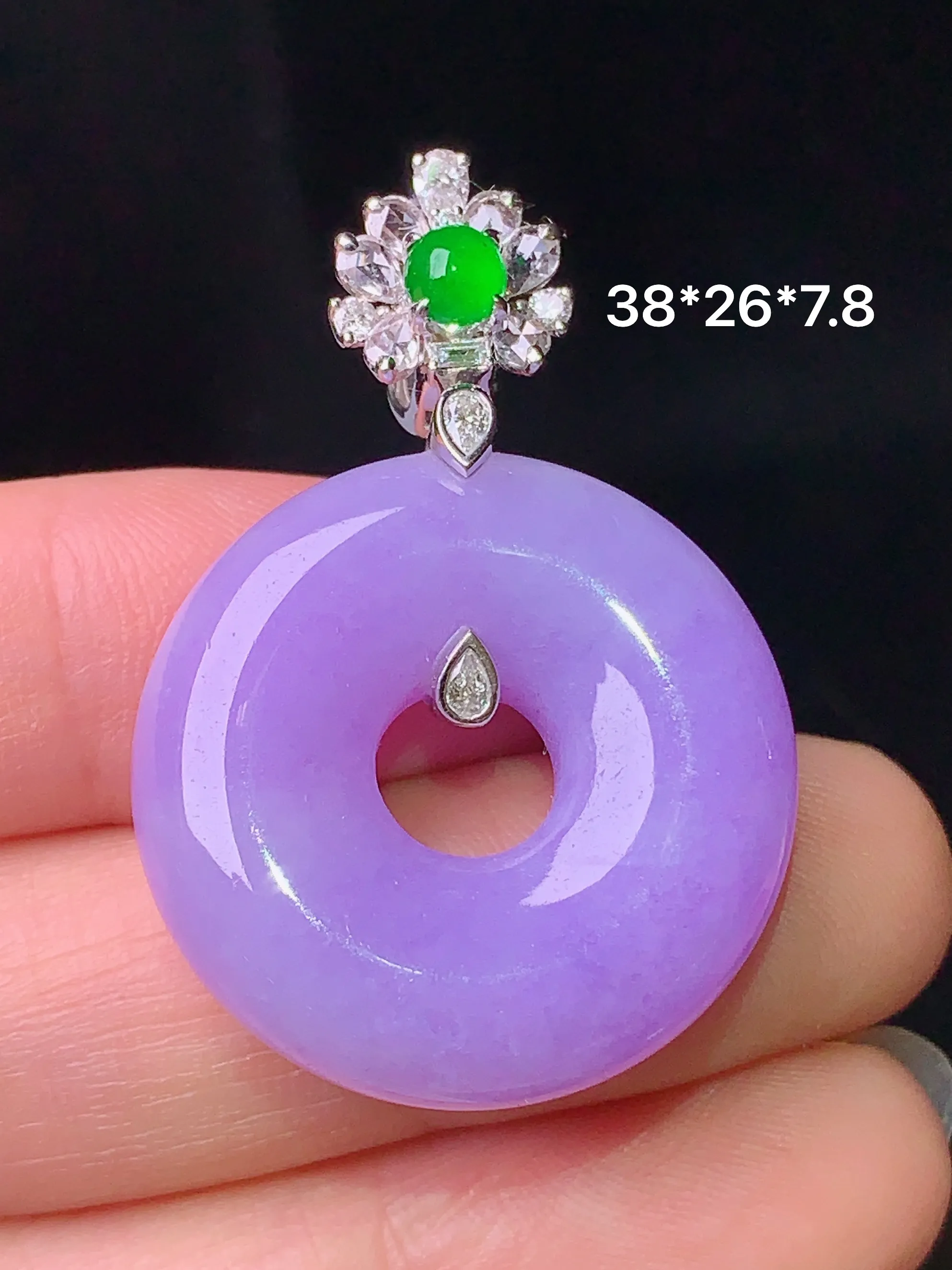 18k金钻镶嵌紫罗兰平安环吊坠 玉质细腻 色泽清新艳丽 整体尺寸38*26*7.8