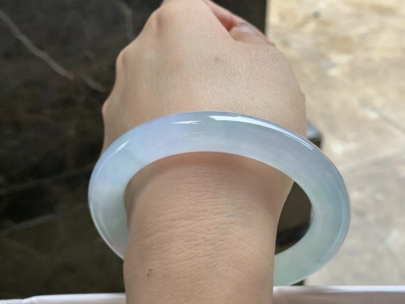 57-10.5

冰春彩圆条手镯^_^冰透荧光十足