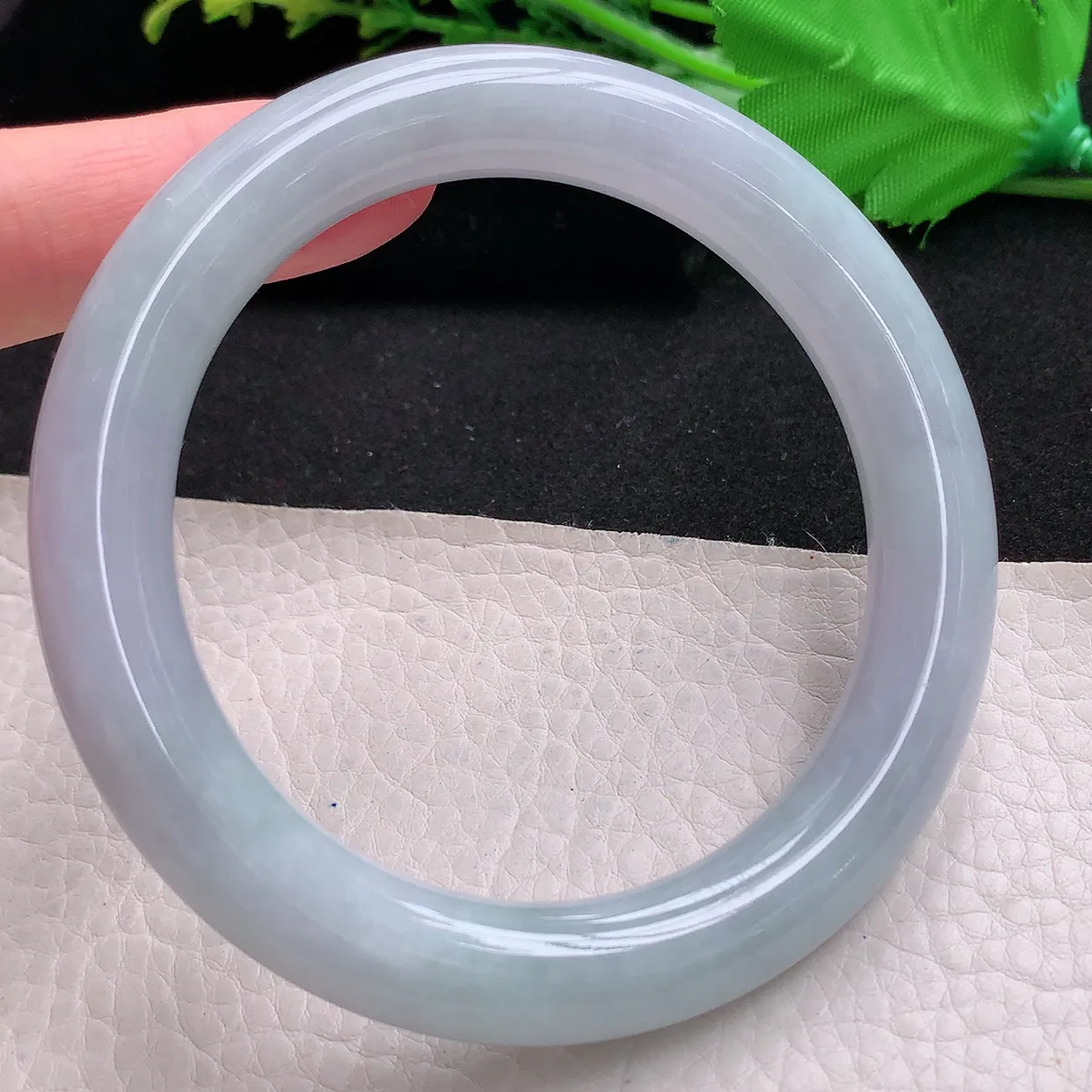 hh大圈口62*11.2*11.2美人镯 天然缅甸翡翠白月光大气圆条玉镯子