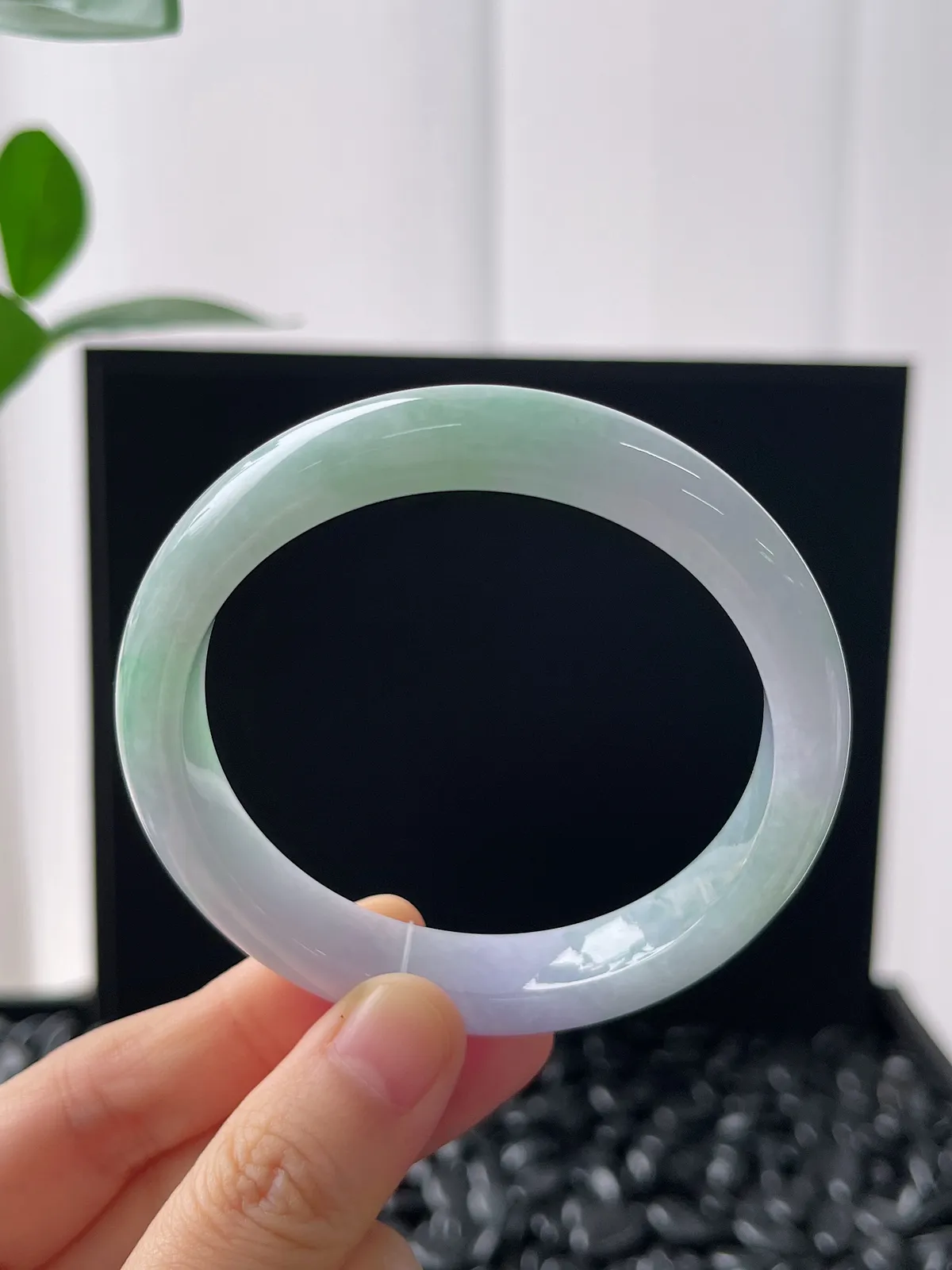 正圈56圈口，翡翠糯化种春带彩手镯