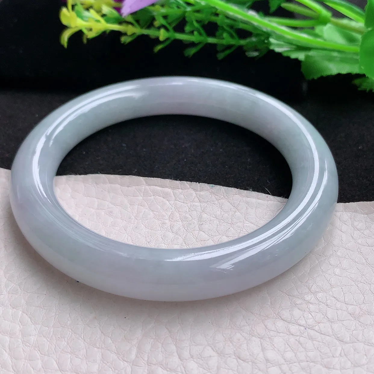 hh大圈口62*11.2*11.2美人镯 天然缅甸翡翠白月光大气圆条玉镯子