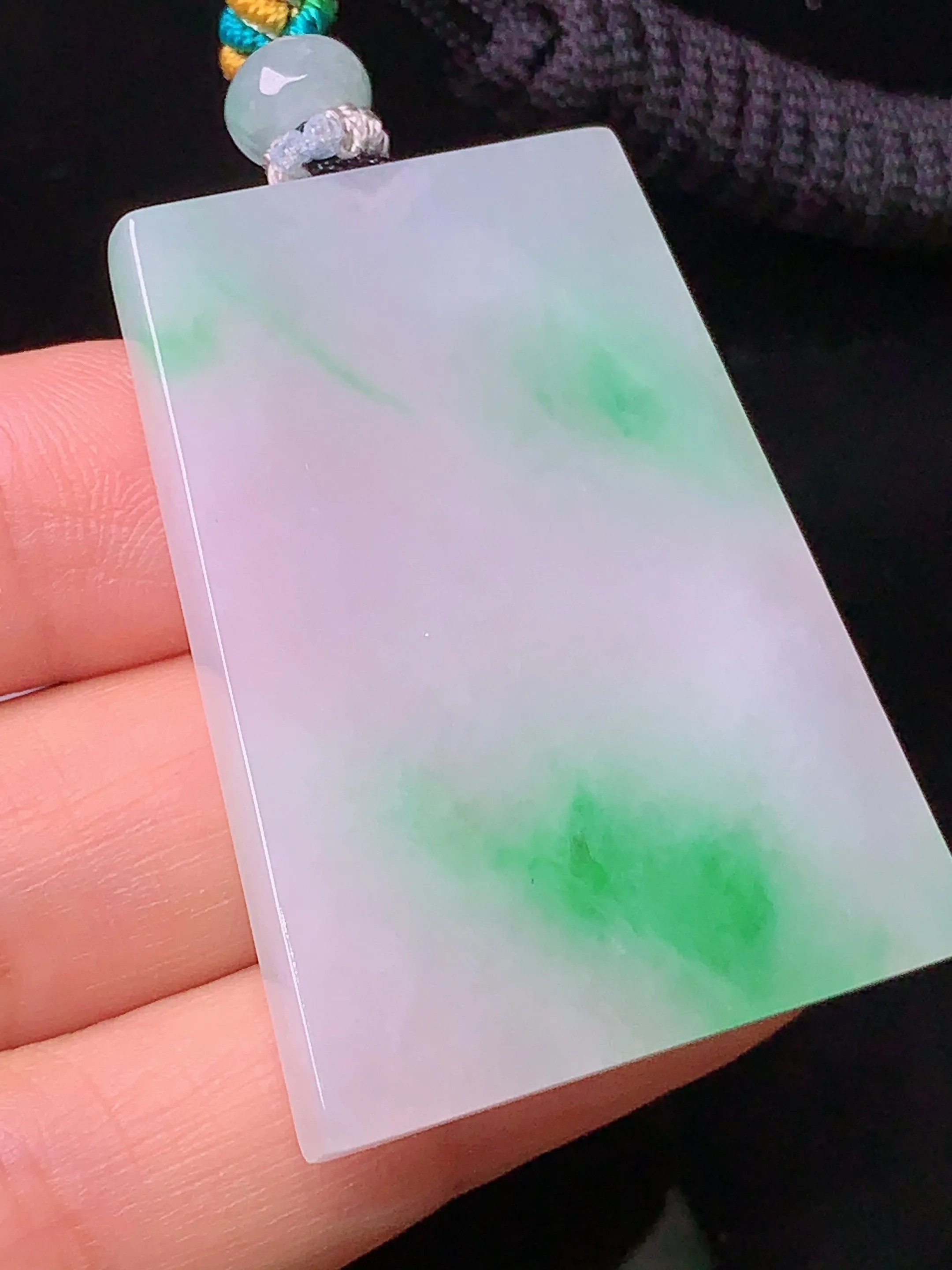 飘绿无事牌吊坠 玉质细腻 色泽清新艳丽 整体尺寸41.8*32.5*3.8