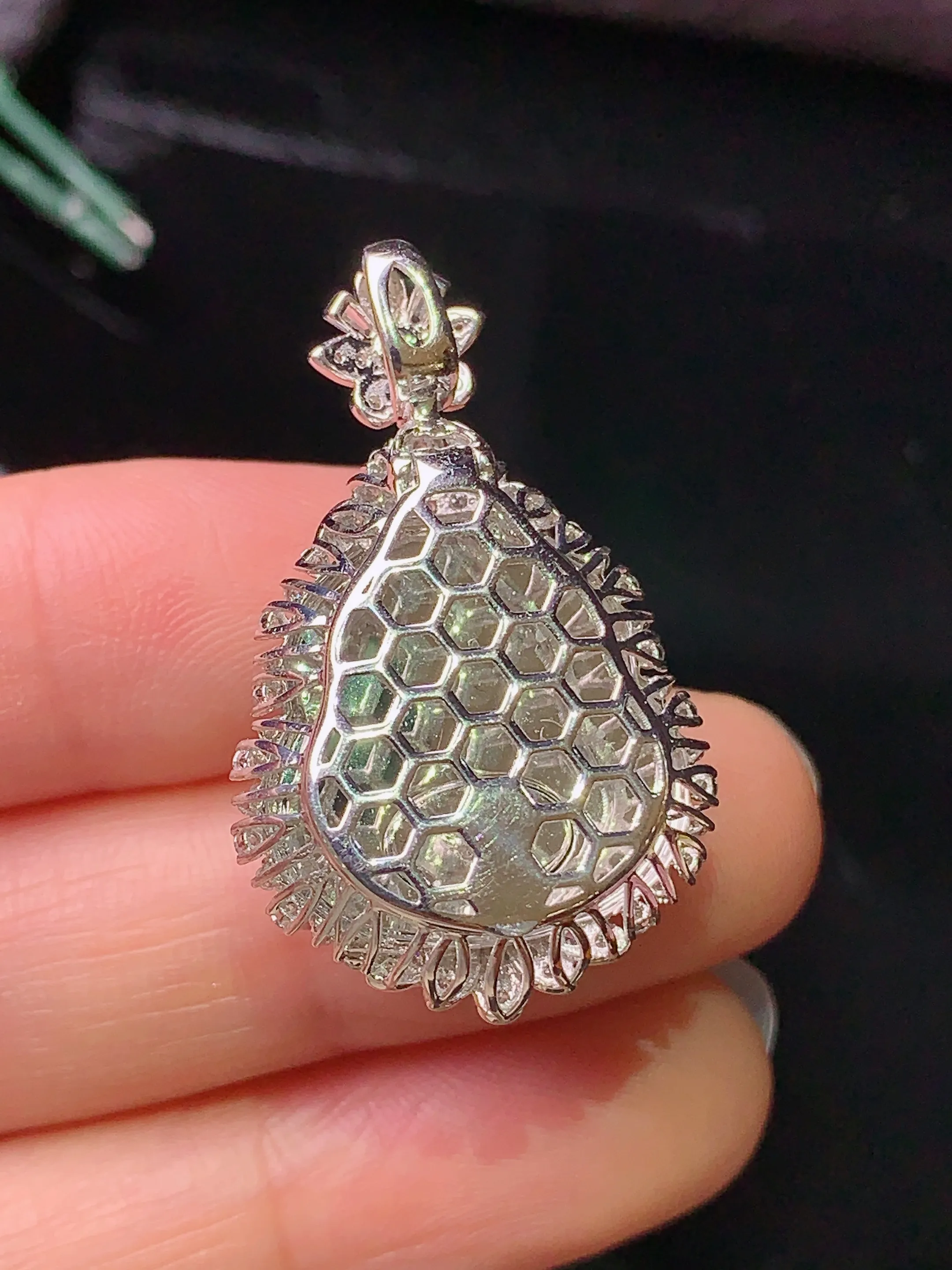 18k金钻镶嵌满绿葫芦吊坠 玉质细腻 色泽清新艳丽 整体尺寸32.8*20.2*14.5