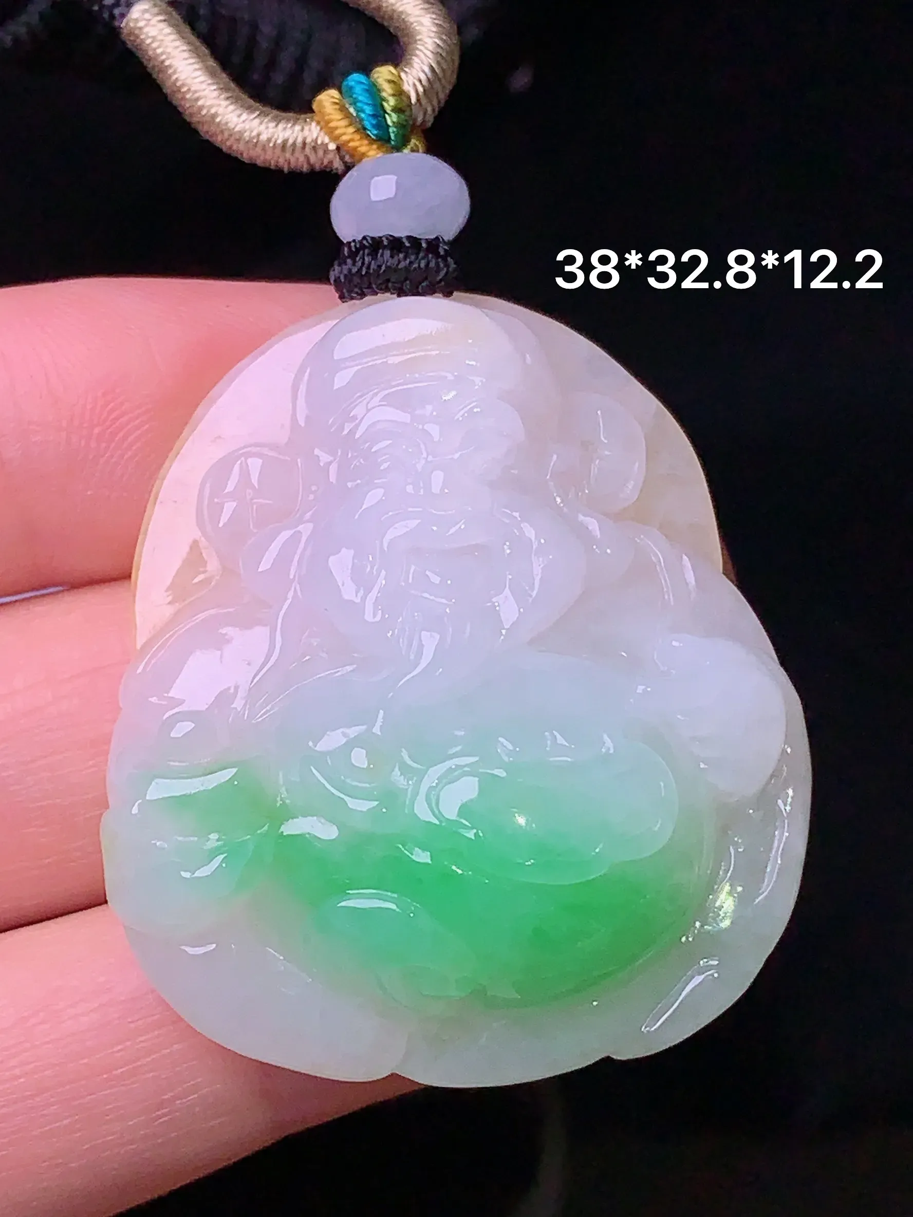 飘绿财神吊坠 玉质细腻 色泽清新艳丽 整体尺寸38*32.8*12.2