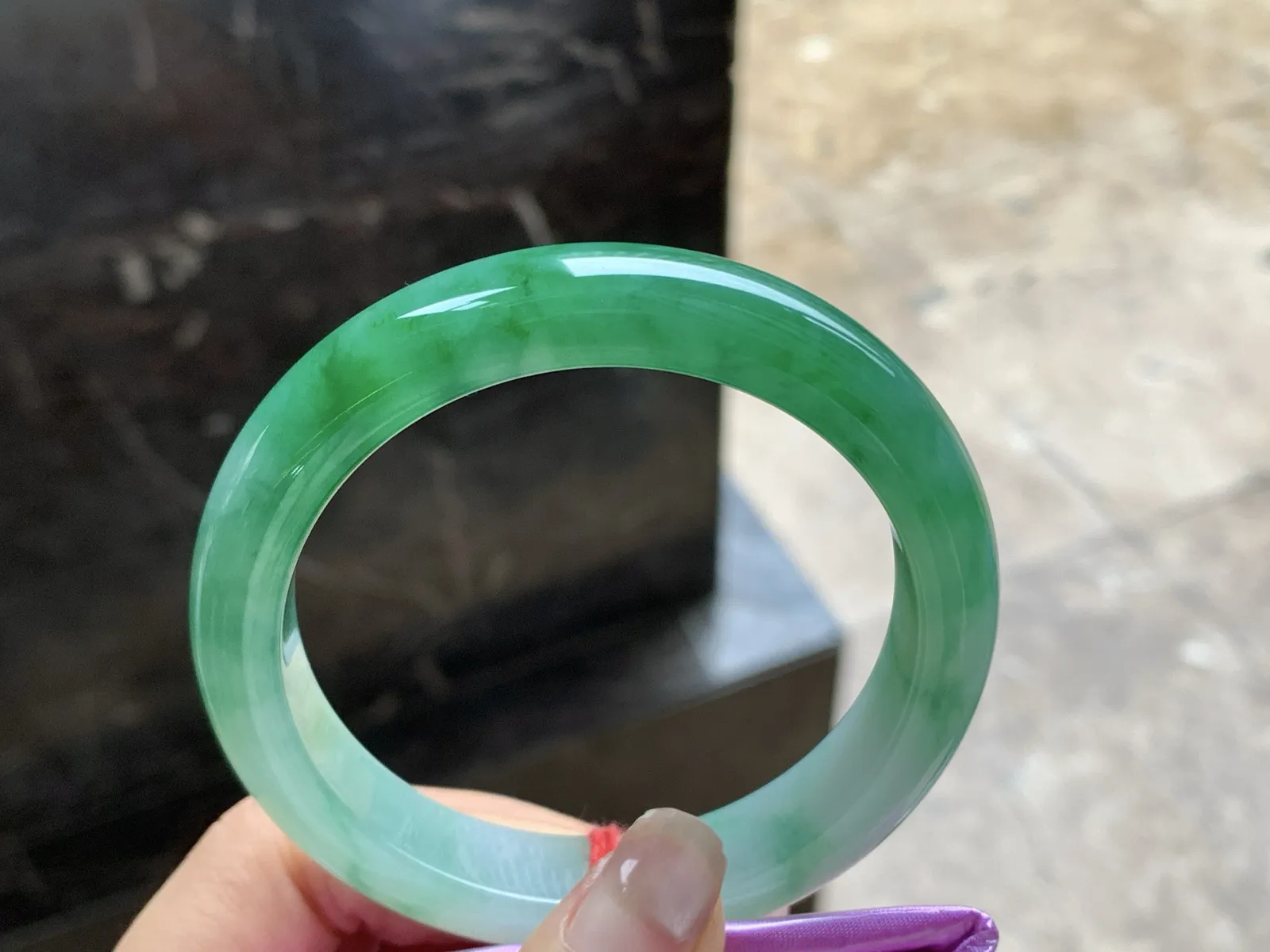 59-12.3-8.9

辣绿色手镯^_^颜色浓郁 鲜艳