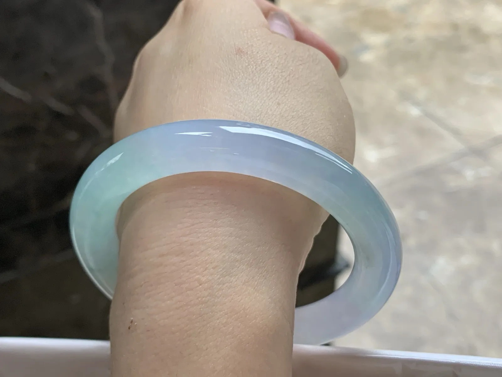 57-10.5

冰春彩圆条手镯^_^冰透荧光十足