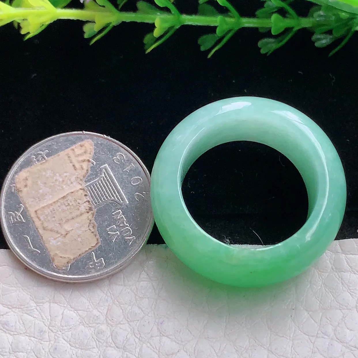 zzx自然光22.8*12*5轮胎指环 天然缅甸翡翠a 货22.8mm内径半山水招财扳指